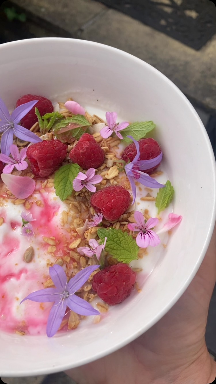 Stuck for breakfast ideas? Try this!
Rose petal syrup made from Ramana’s rose (Rosa rugosa), sugar and lemon juice, drizzled over yoghurt and topped with toasted granola, lemon balm and edible flowers like Campanula, rose petals, Siberian purslane and rose geranium…
… and I finally christened my whittled spoon! @francokf1 @pam.horton.1 @amymccormackgraphicdesign #forage #breakfast #edibleflowers #wildfood #cornwall