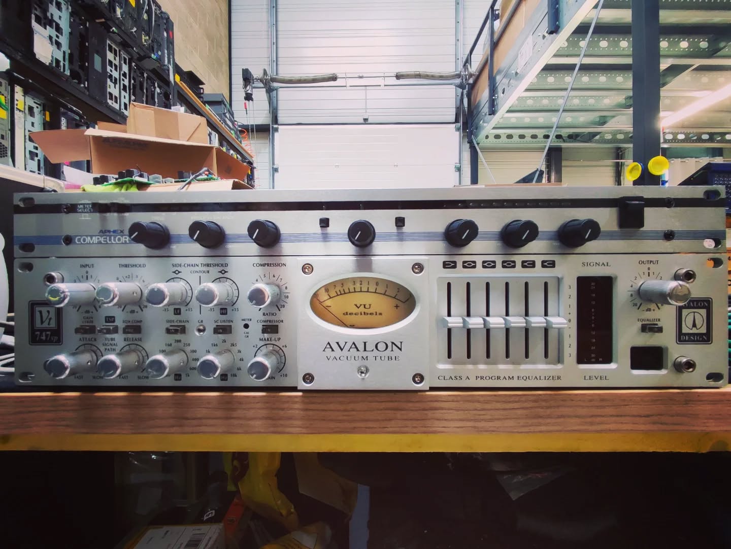 Le combo gagnant 💚
#avalonvt747sp
#aphexcompellor
#audiorepair
#electronicrepair
#coffee