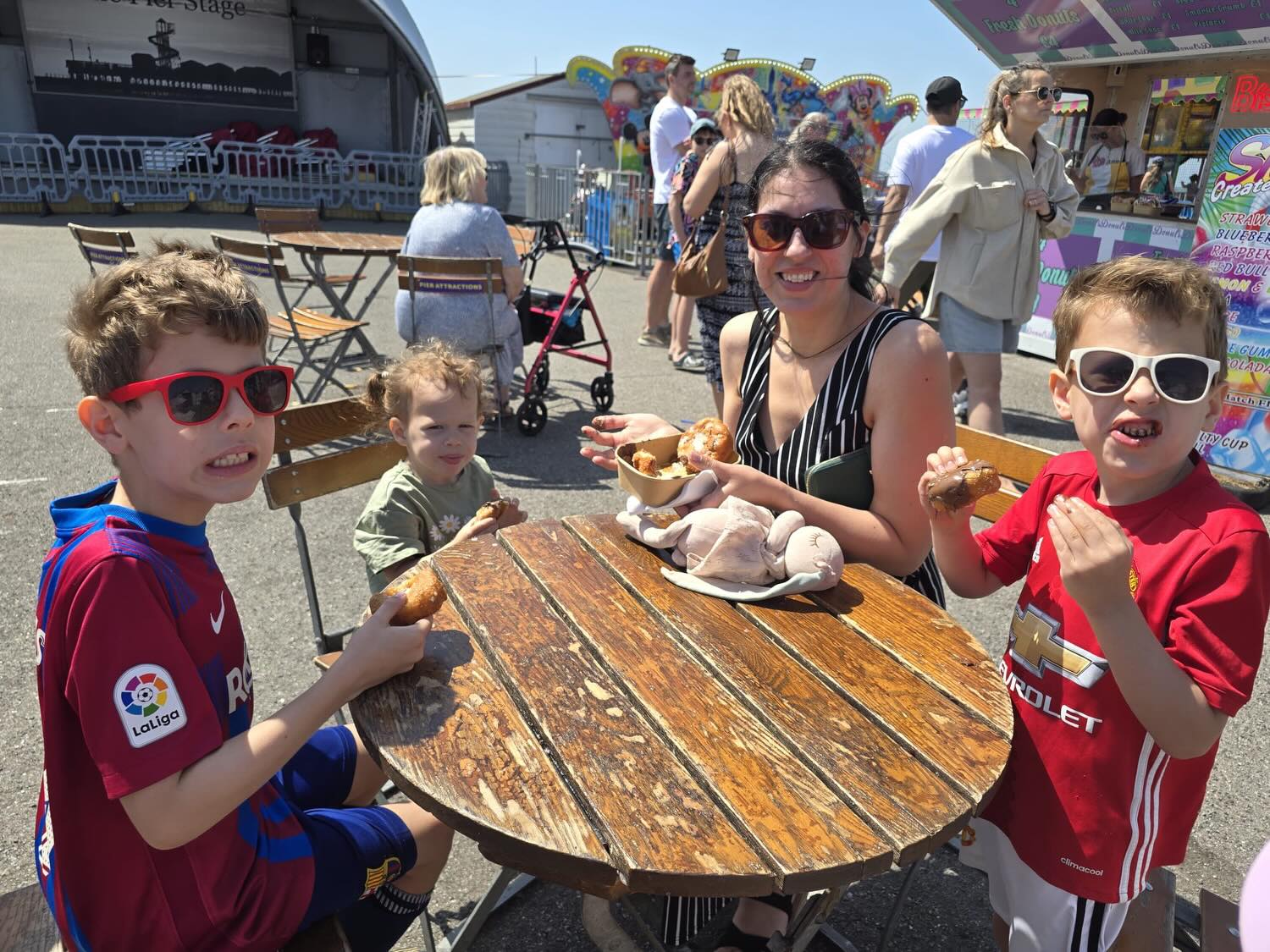 🌟⛱️🌊What a fantastic family day at 🐚Herne Bay 🐚 we were blessed with glorious sunshine ☀️ and glorious company with the ALL4U family . Thanks for a wonderful day everyone 💫