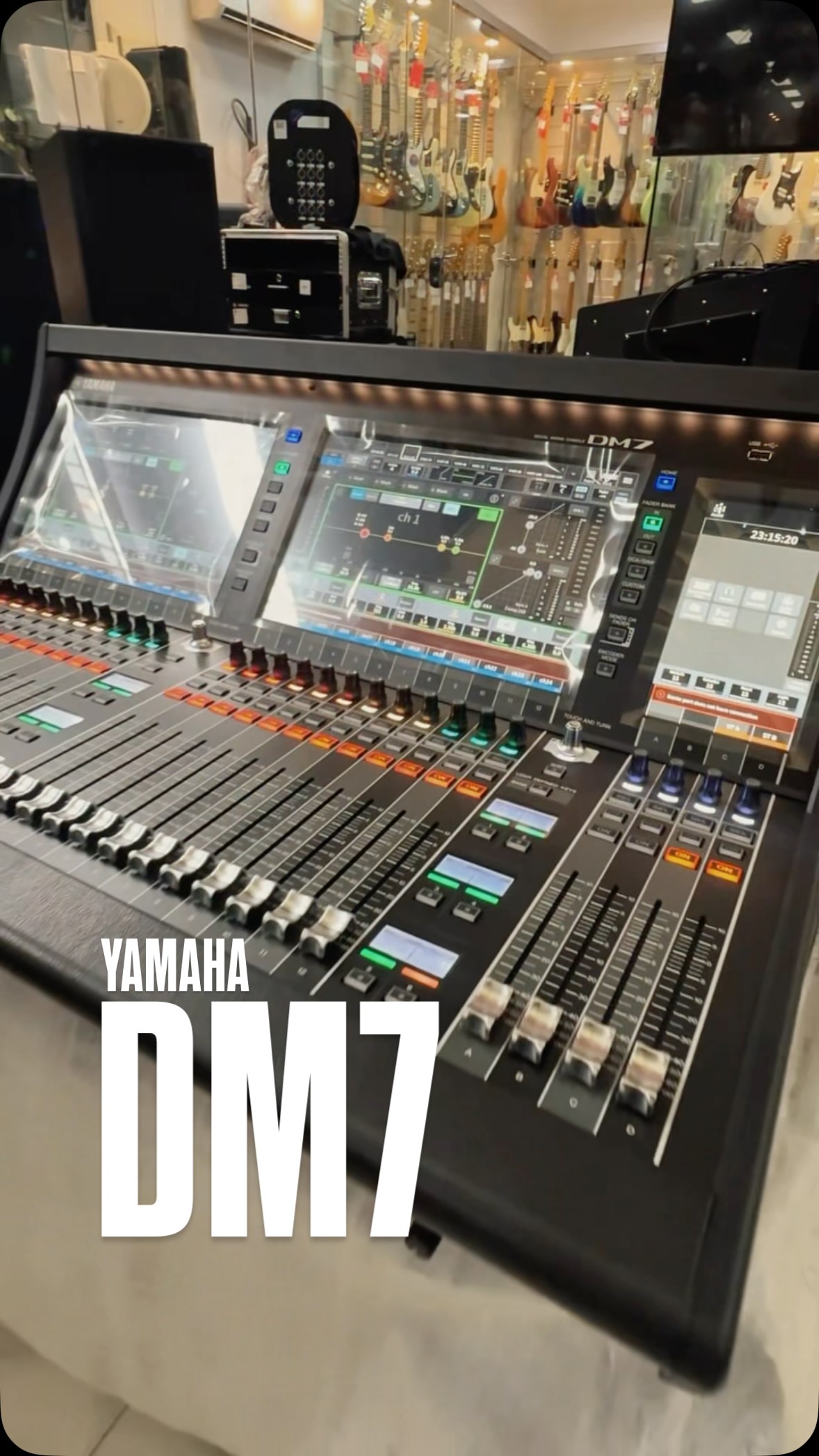 Mais que uma Console 🔥🔥
A Yamaha DM7 não é só uma mesa digital. Ela foi feita para quem quer MAIS controle, MAIS qualidade e MENOS dor de cabeça na operação. 🚀
🎛️ Até 120 canais de mixagem
Perfeita para igrejas, shows, eventos e produções grandes.
⚡ Operação rápida e intuitiva
Tela moderna e workflow pensado para agilizar a vida do técnico.
🎚️ Processamento profissional Yamaha
Compressão, EQ, efeitos e mixagem com qualidade de alto padrão.
📱 Controle remoto via tablet
Ajuste monitor, PA e mixagens de qualquer lugar do ambiente.
🔊 Som limpo e definição impressionante
Ideal para voz, banda, transmissão e worship.
💾 Cenas e configurações salvas
Troque setups completos em segundos.
A DM7 é o tipo de equipamento que eleva o nível de toda a estrutura de áudio.
📍Disponível na Carioca Instrumentos Musicais