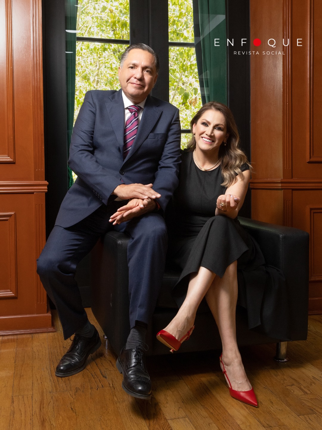 Nuestra portada de esta edición contamos con la presencia de Rocío Pegueros y Ricardo Moreno, donde nos compartieron cómo su historia se ha sostenido. ✨
En un mundo que va cada vez más rápido, ellos eligieron construirse y acompañarse todos los días. 🤍
Su historia vive en la familia, el apoyo mutuo y en entender que el verdadero éxito está en caminar juntos, en las buenas y en las malas.
🚻 @rociopeguerosv @rimoba69
📸 @abelgrc @dannycanaless @krismendez
.
.
.
#revistaenfoque #toluca #ricardomoreno #amor