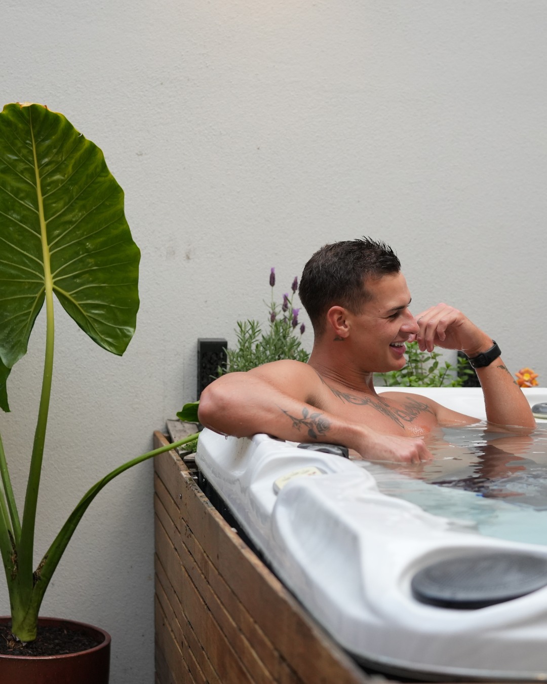 Sixty minutes.
That is all it takes.
The same amount of time you might spend scrolling, sitting in traffic, or watching something you won't remember tomorrow. Sixty minutes, redirected, and your nervous system, your skin, your sleep and your recovery will feel the difference.
One hour in Hobart's only outdoor, all-weather boutique therapeutic bathhouse. The full spectrum infrared sauna warming your body from the inside out. The mineral-rich magnesium spa doing its quiet work.
The ice bringing you back to sharp, clear presence.
You will leave different to how you arrived. Lighter. Calmer. More like yourself.
Book via the link in our bio.
#TherapeuticBathhouse #NovaSpa #ContrastTherapy #HobartWellness
