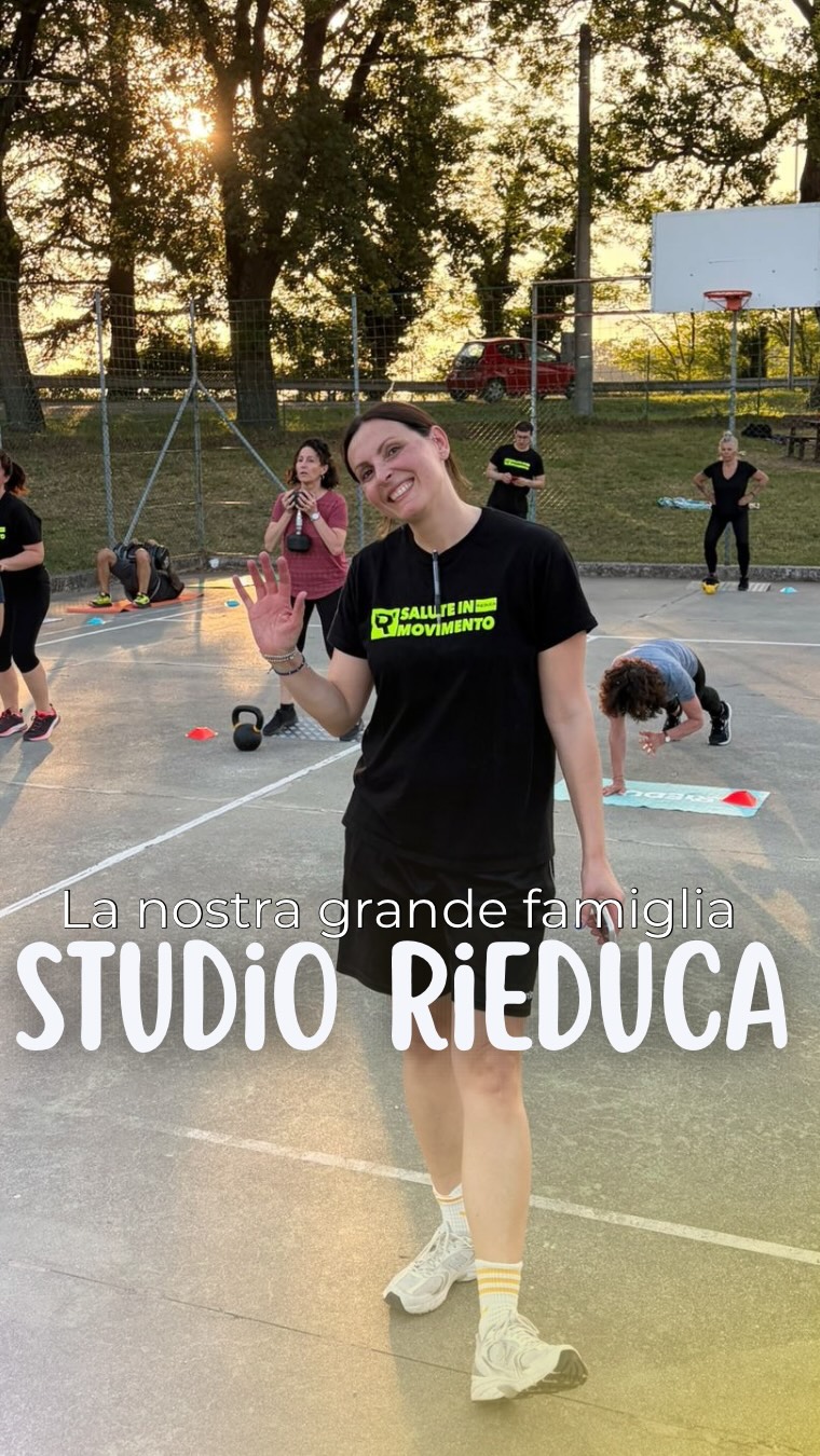 Chi l’ha detto che l’allenamento è solo fatica? Ecco un piccolo assaggio di cosa succede quando la nostra community si unisce per muoversi insieme all’aria aperta! 🏋️♂️🔥
Questa volta è stato ancora più speciale: abbiamo festeggiato tutti insieme, iscritti e professionisti dello Studio RiEDUCA uniti in un super allenamento di gruppo!
Sorrisi, musica, circuiti funzionali e tanta determinazione.
💡 Il movimento è medicina, ed è ancora più potente quando si festeggia insieme.
Grazie a tutti i partecipanti e al nostro fantastico team di professionisti che hanno messo il 100% dell’energia in questa giornata indimenticabile. 🖤
🔥 VUOI UNIRTI ALLA NOSTRA GRANDE FAMIGLIA?
Non restare a guardare! Il momento giusto per rimettersi in gioco e prendersi cura del proprio corpo è ADESSO.
👉 Scrivici in DM o contattaci per scoprire tutti i nostri corsi e percorsi personalizzati. Ti aspettiamo!
Lascia un commento se c’eri anche tu o tagga un amico che dovrebbe assolutamente partecipare al prossimo allenamento con noi! 👇
#Chinesiologia #Urbino #AllenamentoAllAperto #FitnessDiGruppo #saluteinmovimento
