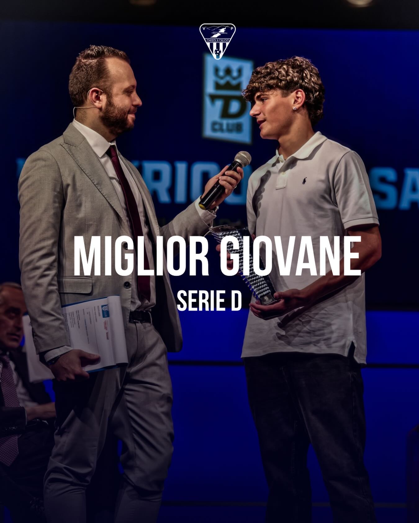 🏆Il nostro Federico Brusa, oggi, è stato eletto “Miglior Giovane” della Serie D a Roma.
Inoltre, sono stati premiati tutti i protagonisti della Serie D. Il Presidente della Lega Nazionale Dilettanti, Giancarlo Abete, ha commentato il momento sottolineando l’impegno dei club nel portare avanti un campionato competitivo e impegnativo.
Una festa celebrativa per chi, come il nostro Federico, si è fatto valere sul campo.
Congratulazioni Federico, ti sei meritato questo importante riconoscimento: tutta la società Chisola Calcio esprime il massimo orgoglio per tale risultato.
#wearechisola #chisolayouth