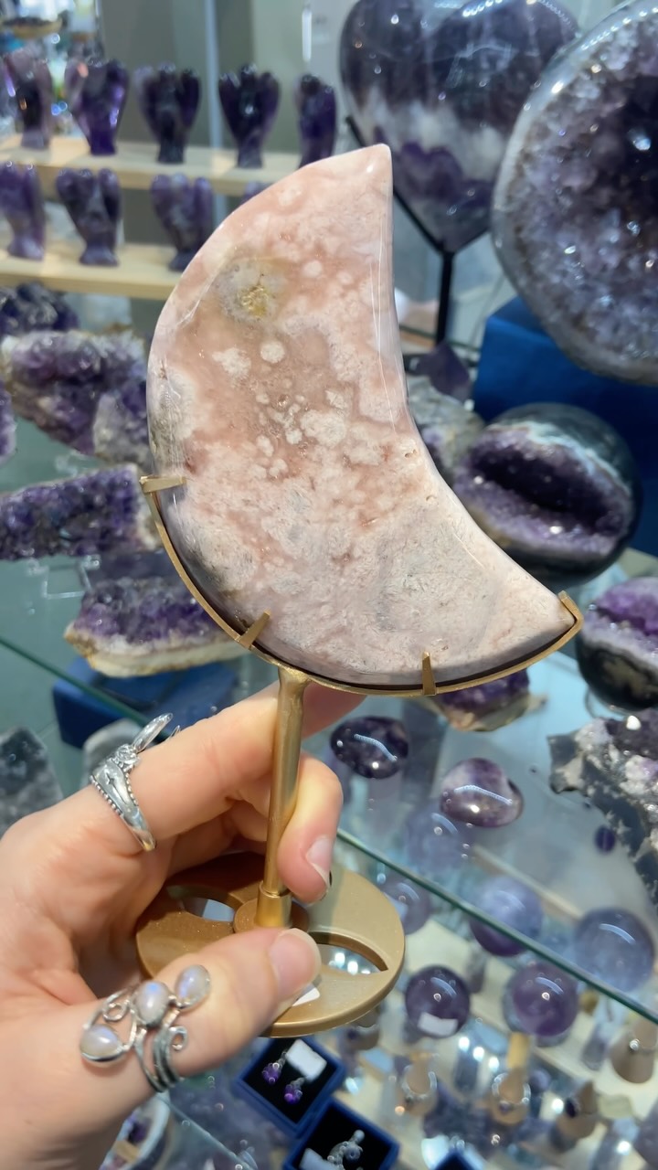 Here are the crystals I would be adding to my collection this week ✨🔮🌟
Which one would you choose?
For more information or to purchase any of the items shown give us a message or comment down below
.
.
.
#crystalshopuk #standrews #crystalmagic