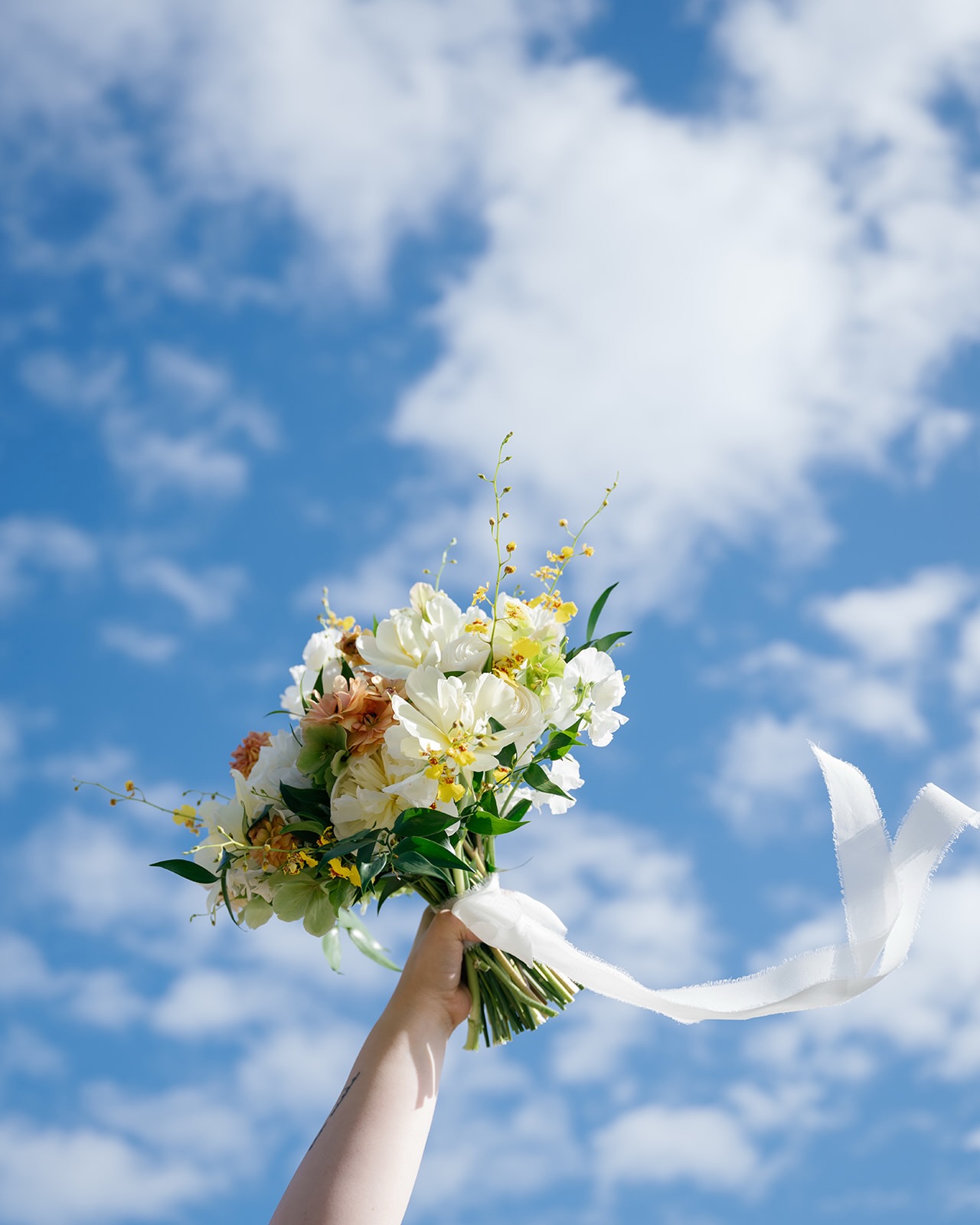 It truly felt like the beginning of summer with Shannon + Kendra with their gorgeous mix of oranges, greens, and yellows. ☀️💚
For more summertime wedding inspiration, visit directmydaycharleston.com. We’d love to help you and your loved one plan your dream Charleston wedding!
-
Wedding Planner I @calhrhodeevents , @directmydaycharleston
Assistant Wedding Planner I @bridgettecatherallweddings
Baker I @nothingbundtcakes
Catering I @rodneyscottsbbq
DJ I @djsof843
Florals I @florabyhannah
Photography I @willbuckphotography
Rentals + Specialty Linens I @curatedeventscollective
Shannon I @shannannogins302
Kendra I @k_nichole23