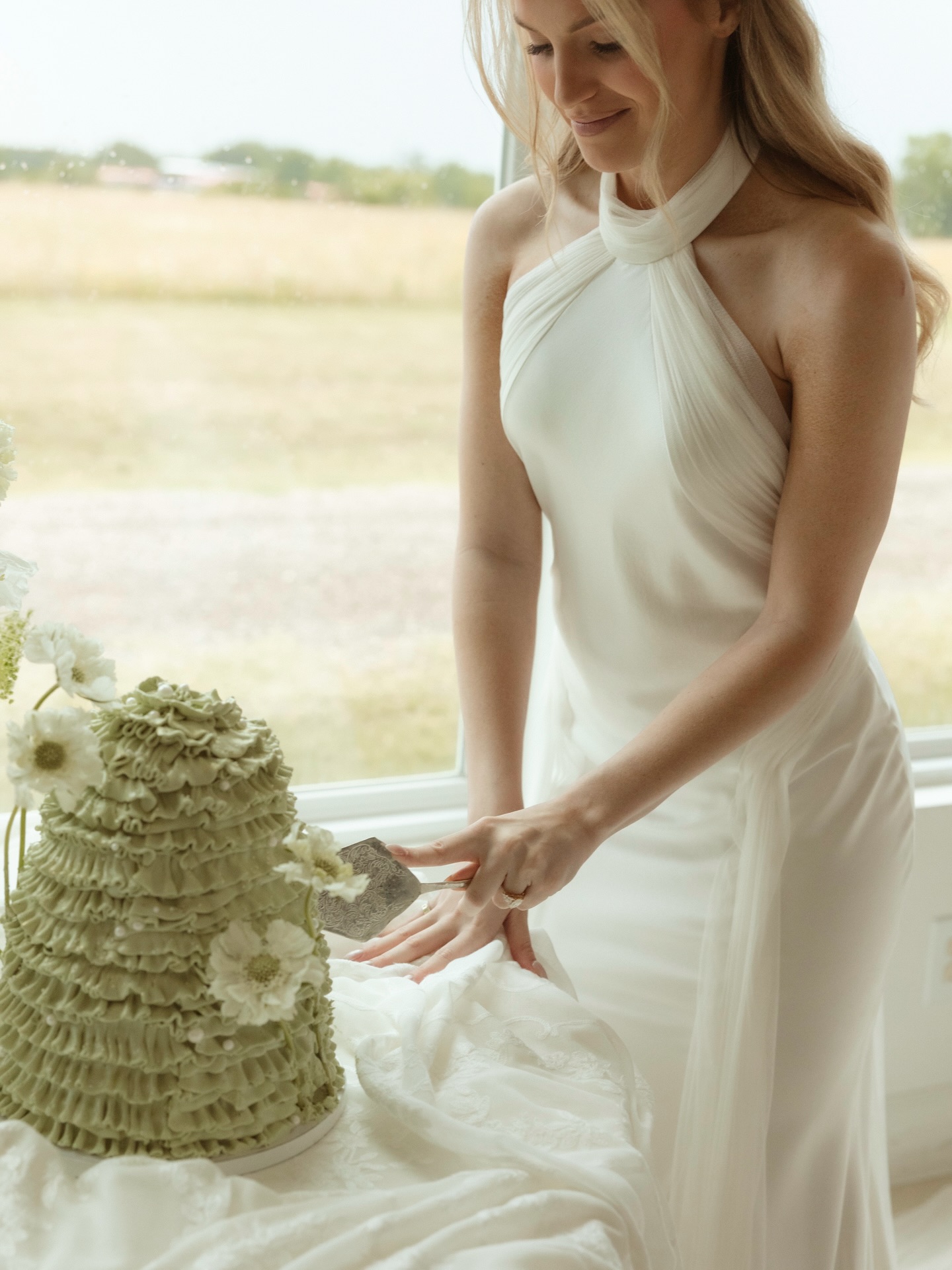 When you get the opportunity to do something you’ve never done before: always say yes!
This week has been so full of new opportunities and working with creatives, and I could not be more grateful for the refresh! 🌷💚
A stellar styled shoot for the season!
THE DREAM TEAM:
Planning + Design: @lapuraeventco
Photography: @katylynnmcnab
Content Creation: @theveilclub
Venue: @emersonvenue
Rentals: @wildvioletrentals
Linens: @lflrentals
Florals: @hey.theredahlia
Stationery: @magnoliapaperieco
Dress + Veil: @aliceinivorydallas
Pastries + Breads: @sugarandsagebakerydallas
Hair: @beautyxangelarae
Makeup: @styles.bysophia
Model: @madelinessalter