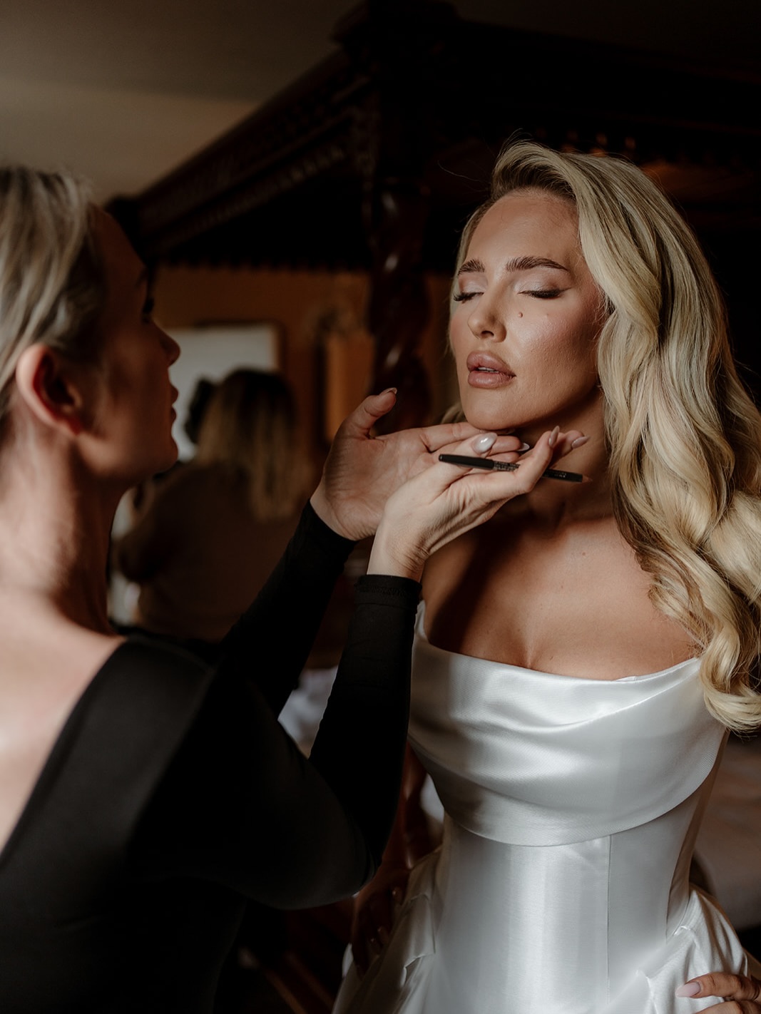 I was honestly BLOWN AWAY by these images from @katherine_and_her_camera .. featuring prep shots from our epic shoot at @portlympneweddings earlier this year, and showcasing my signature luxury bridal soft glam perfectly 🤍✨
If luxury, backlit soft glam bridal makeup is your vibe, please don’t hesitate to get in touch and check my availability for your date 🤍
2026 is almost full (however I do have a few off peak dates still available)… 2027 is 50% full currently.. I’m also taking bookings now for 2028.
Please click the link in my bio to get in touch 🤍 xx
Shoot Design: @wildcherrycurates
Content Creator: @wildcherrycontent
Shoot coordinator: @oneoakeweddings
Venue: @portlympneweddings
Stylist: @idyllicandcohire
Photographers: @lucylloyd_jones
@andreaquigleyweddings
@katherine_and_her_camera
Bridal Fashion: @minsterbridal_boutique
MOB fashion: @no6_boutique
Suits: @wellsuitedltd
Florist: @studio.ofgrace
Cake Artist: @lydiakraitmancakes
Celebrant: @trueblueceremonies
Models: @stephaniesworld__
@andredcruzofficial
@harryredknappjr
@mooredene
simonrcole57
MUA: @helenleemua
Hair Queen: @hair_by_tania__
Sign & Stationery: @_qtdesigns