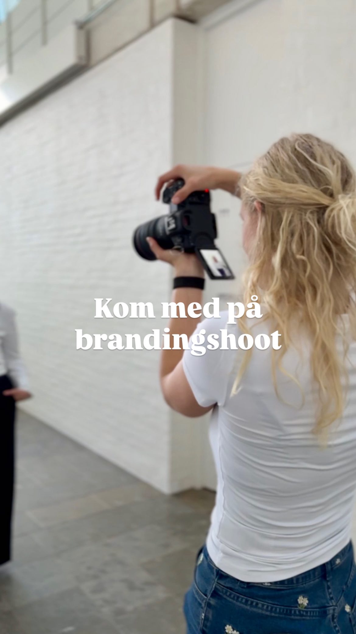 Et lille kig bagom kulisserne på et brandingshoot med @fotograf_stinearnholtz 🤩📸🔥
Glæder mig til at vise det færdige resultat!