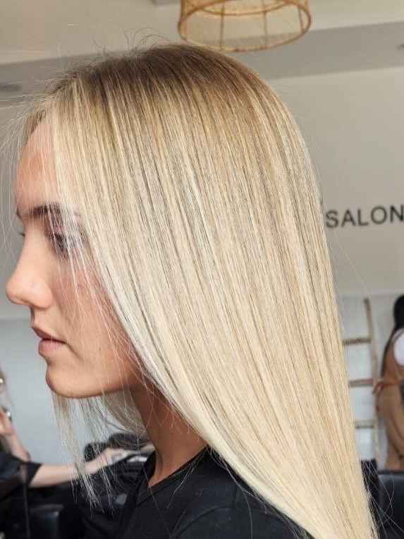 Scandinavian blonde 👱🏻♀️ by @francesca492_hair 🤍🌴