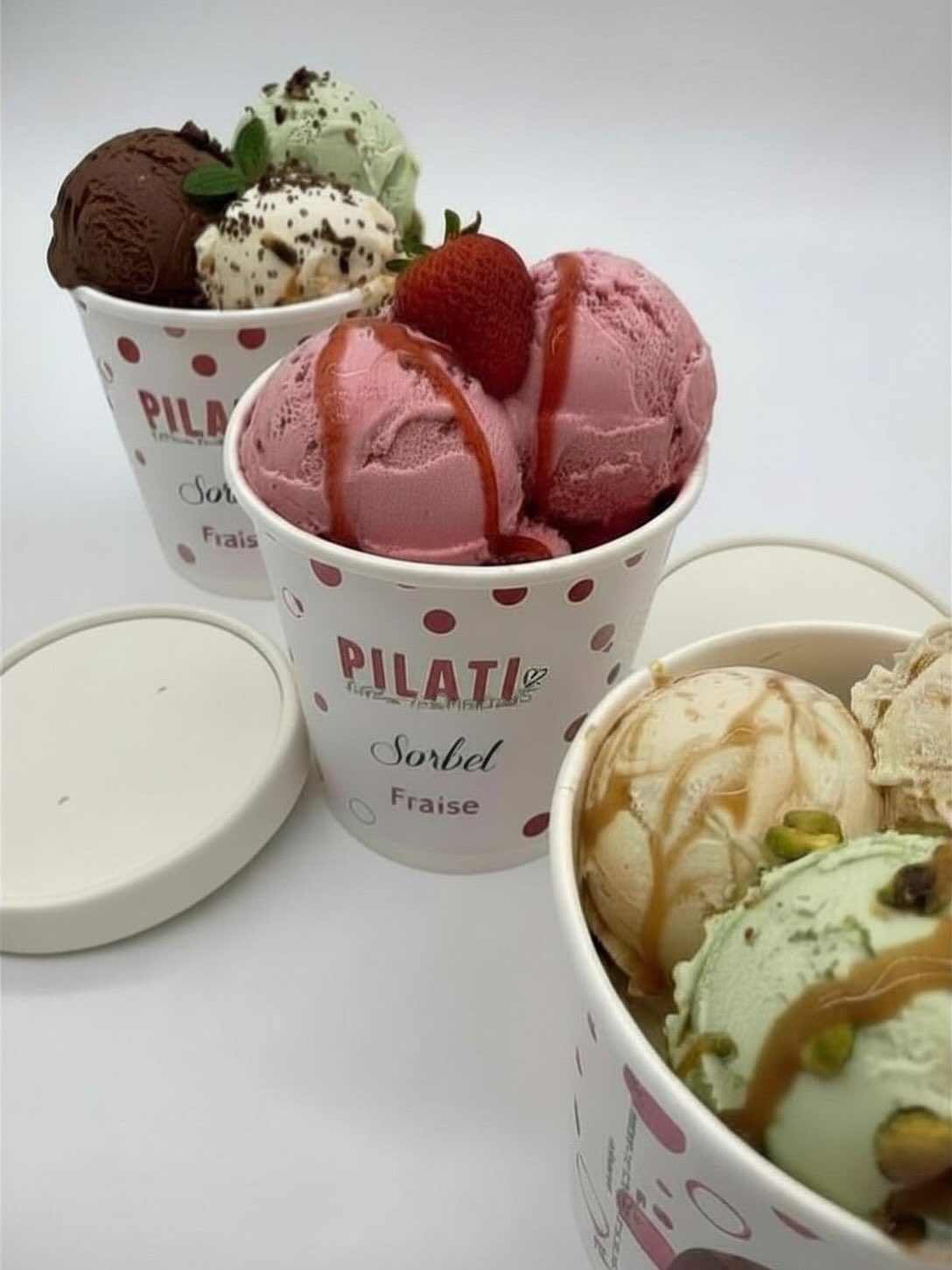 🍦☀️ Avec ces fortes chaleurs, offrez-vous une pause fraîcheur avec nos délicieuses glaces artisanales maison !
Découvrez nos sorbets plein de fraîcheur :
🍋 Citron
🥭 Mangue
🍓 Fraise
💛 Passion
🍑 Pêche de vigne
🫐 Cassis
❤️ Framboise
Et nos crèmes glacées gourmandes :
🍨 Vanille
🍫 Chocolat
☕ Café
💚 Pistache
🌸 Calisson
🌰 Noisette
🍪 Cookies
Sans oublier nos desserts glacés à partager entre amis ou en famille pour encore plus de gourmandise ❄️✨
Et ce n’est pas tout… une surprise glacée arrive très bientôt 👀🍦
Restez bien connectés !
#glacesartisanales #faitmaison #sorbet #cremeglacee #roanne