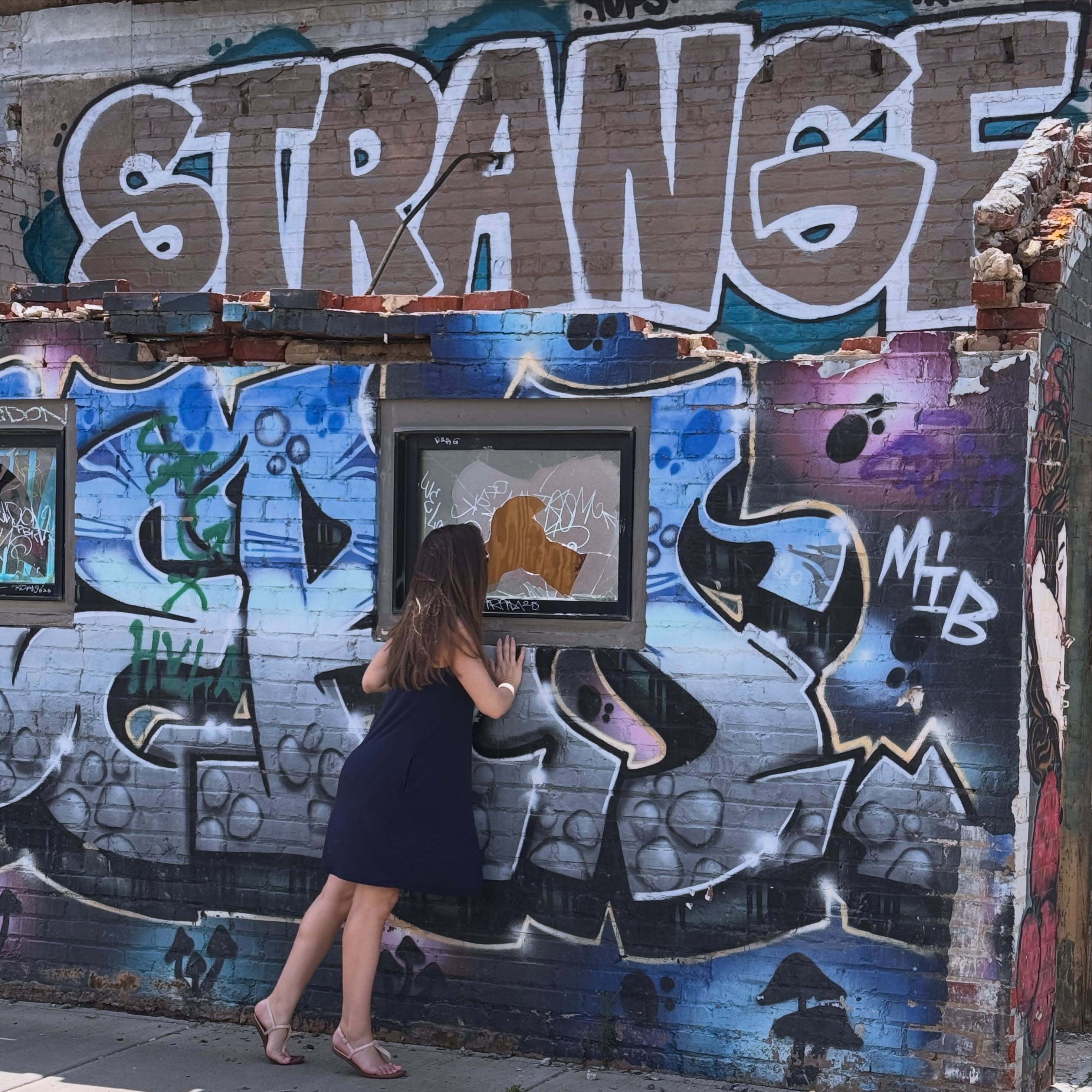 Strange things are happening in @riverartsdistrictasheville Hidden studios. Mysterious murals. Music echoing through old warehouses. Creativity around every corner.
You should come visit and discover the art at your own risk. 😉
#Asheville #riverartsdistrict