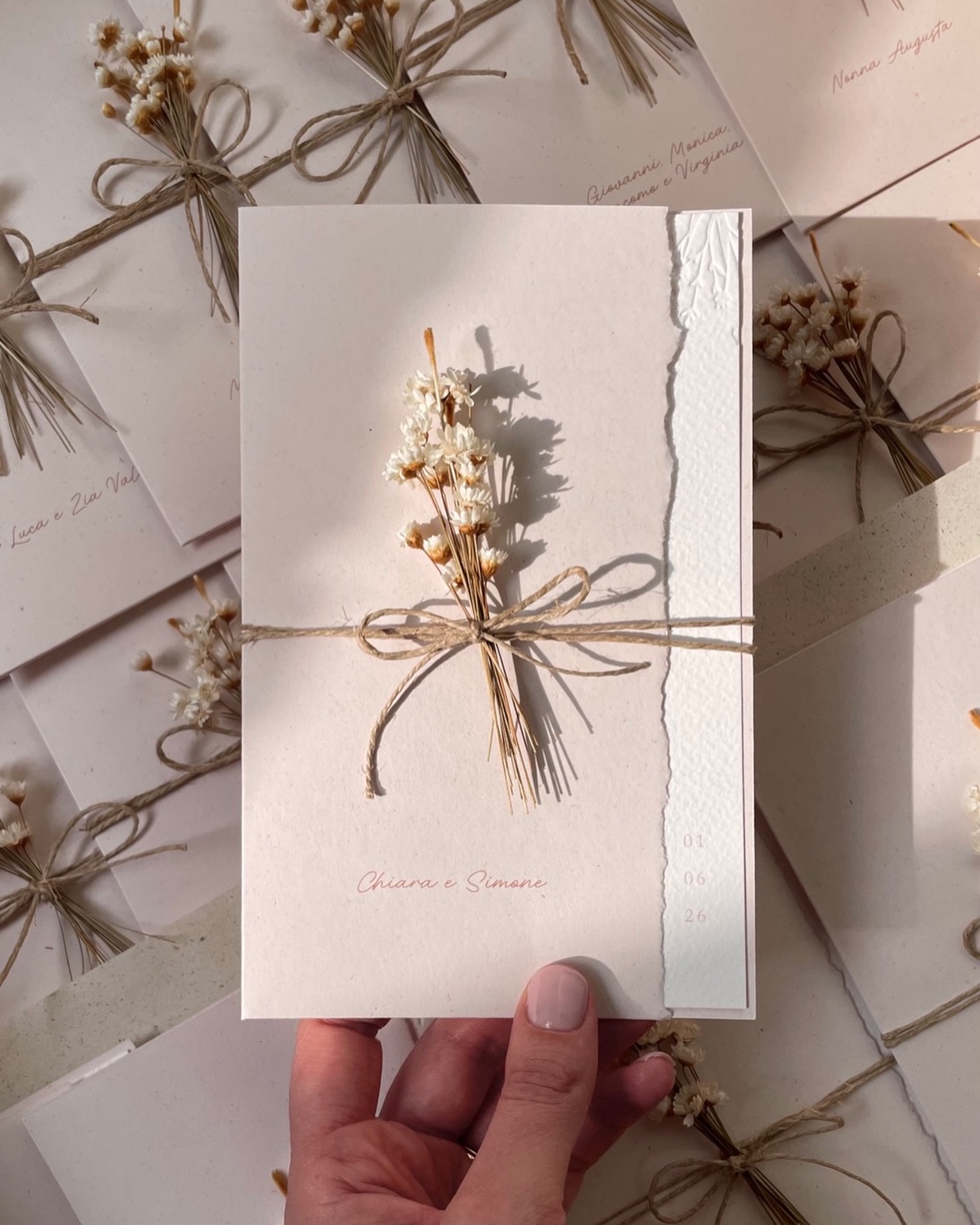 Domani tocca a loro! Federica e Nicola 🤍
Materiali semplici ma raffinati, dai toni naturali. Genuini, come loro.
Non vedo l’ora di vedere il risultato del lavoro di tutto il team
Location @villacavarzeranieventi
Catering @ag_eurocatering
Flowers @gottardifiori
#weddingstationery #invitimatrimonio #partecipazioni
#weddingitaly #matrimoniopersonalizzato