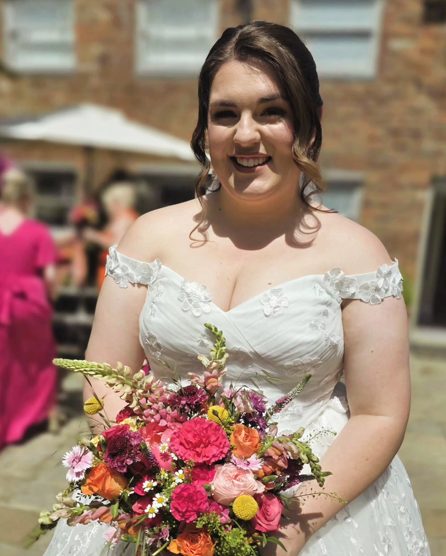 Leaving spring with a brand new ring 💍👰♂
Introducing, The new, Mrs Rhodes 🌷✨️🌸
Swipe to see THE most colourful theme ever and some incredible style choices.
There is some weddings you just never forget, and this will be one of them! From Evies initial enquiry, right up until I left her, it has been so memorable. Her beautiful messages, her kindness at her trial, her willingness to model for me at a lesson, her amazing bridal party, the incredible suppliers, her insane colour theme and just simply being her ❤️
Evie, thank you SO much for having me, I am honoured to of met you and be your stylist for such a special day - you deserve the world..and more ✨️🤍
A great team of suppliers:
@haleymarie_mua
@mirl.and.co
@loveislovelyweddingfilms
@atfirstsightuk
@laurennehopkinsflowers
@olivia_jayne_vocalist
@ashmorebrosband
@lilyroseweddingsandevents
@celebritycakes.uk
@ashleighrichardsbridal_chapel
@popuppartyukltd
#hairup #weddinginspo #weddinghair ##midlandswedding #bridalhair