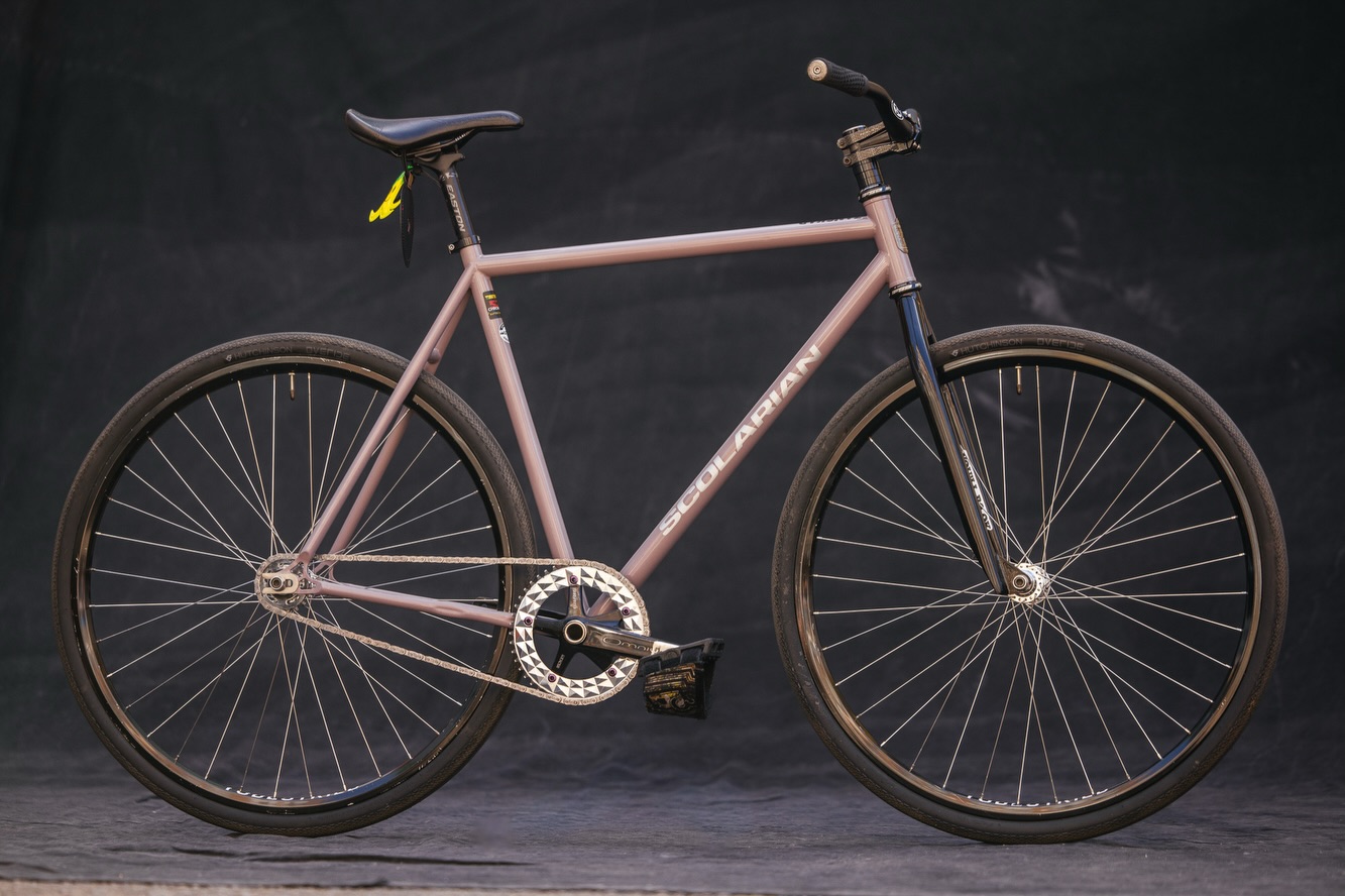 @bespoked.cc 2026 London show may be over, but these photographs by @johnprolly from @theradavist feel timeless.
@robinditchburn ’s freestyle SCOLARIAN fixed gear bike looked absolutely beautiful .
purely his own take on what a freestyle bike should be. Raw, expressive, and full of character.
These pictures reminded us how much great components can shape the soul of a bike.
Components:
@identitibikes dirt jumper fork, @bricklanebikes hubs, @raketacomponents Diamondring chainring and @sramroad Omnium cranks, finished beautifully with artwork from @hexcomponents .