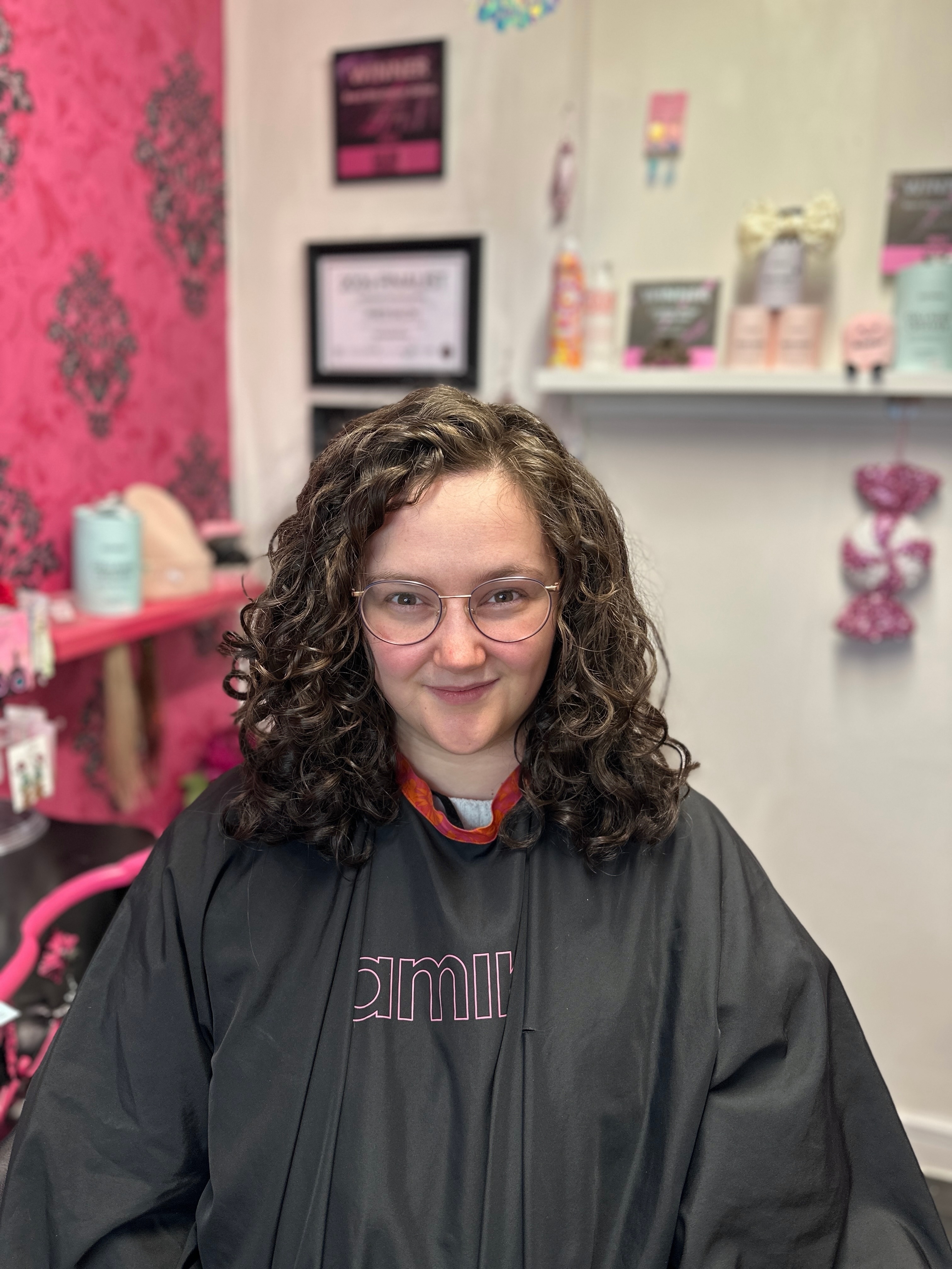 Your sign to stop fighting your curls 💫
The right cut changes everything!
If you’re new to curls check the second link in bio!
#curlyhair #curlytips #curlybook #curlyhairproblems #washdayroutine
