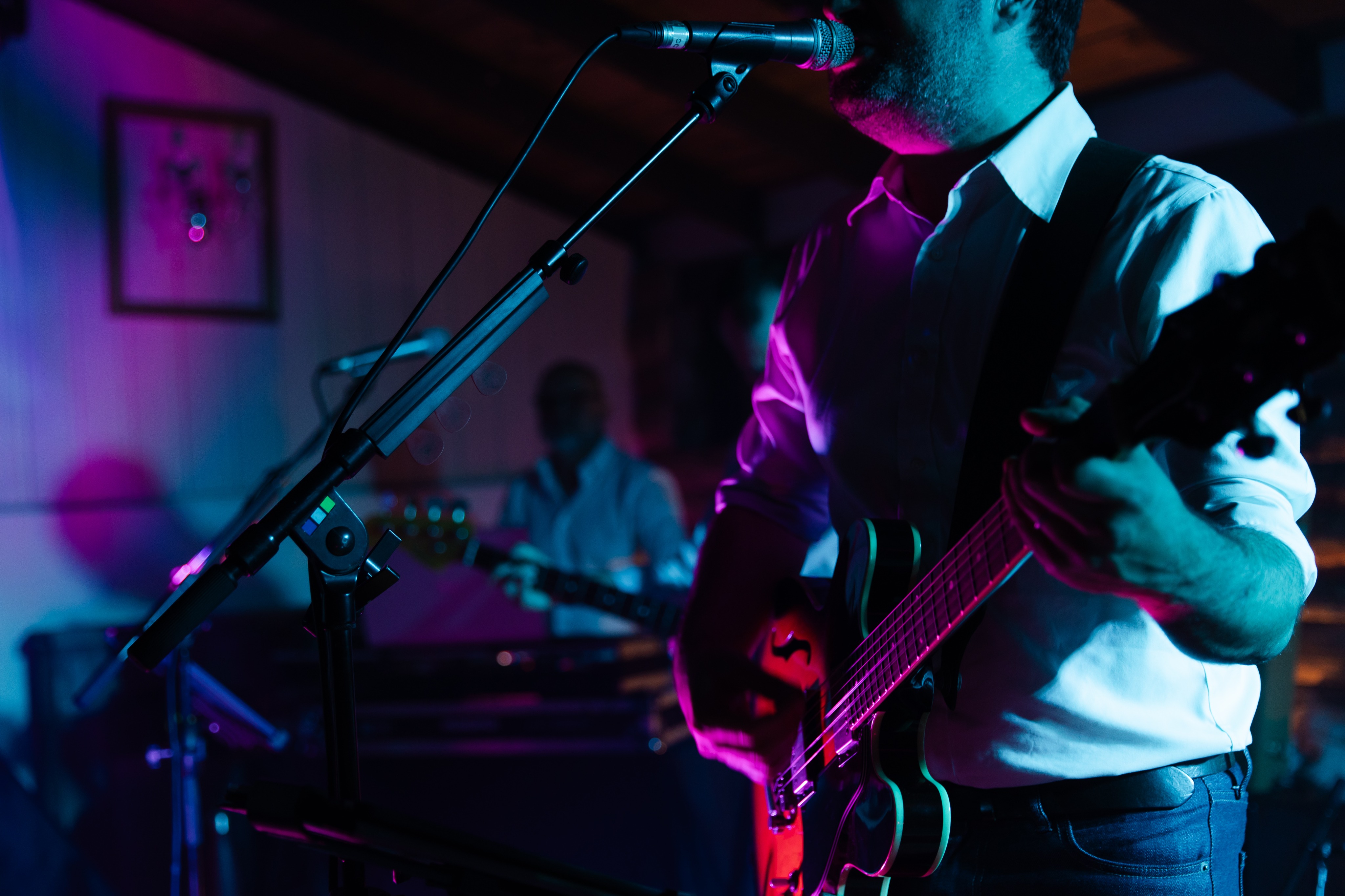 L'été s'annonce chaud !! Voici tous nos prochains concerts publics. On espère vous voir nombreux !
➡ Vendredi 29 mai : Le Bal des Vins (Châteaubourg)
➡ Vendredi 12 juin : Fête au village de Commugny (Switzerland)
➡ Samedi 13 juin : Portes-ouvertes à la Ferme du Haut-Forez (Essertines-en-Châtelneuf)
➡ Vendredi 19 juin : Fête de la Musique
(Primarette)
➡ Dimanche 21 juin : Fête de la Musique (Bourgoin-Jallieu)
➡ Vendredi 26 juin : Feux de la St Jean (Bourg-en-Bresse)
➡ Vendredi 03 juillet : Rosé, Nuits d'été (Lozanne)
➡ Lundi 13 juillet : Fête Nationale (La Plagne)
➡ Mardi 14 juillet : Fête Nationale (Montchavin-Les Coches)
➡ Vendredi 17 juillet : Rock & Rosés
(Vaux-en-Beaujolais)
➡ Mardi 21 juillet : Soirée Concert en Duo
(Condrieu)
➡ Mercredi 05 août : Concert d'été
(Bourg-Saint-Maurice)
➡ Vendredi 14 août : Soirée Concert du 15 août (Valmorel)
➡ Mardi 25 août : Soirée Concert en Duo
(Condrieu)
➡ Mercredi 26 août : Concert Juke-Box en Duo à la Guinguette (Val-de-Virieu)
A très bientôt....
Cover Club
#concerts #reprisespoprock #coverclub #concertété #concertpublic #animationete #concertauvergnerhonealpes #été2026