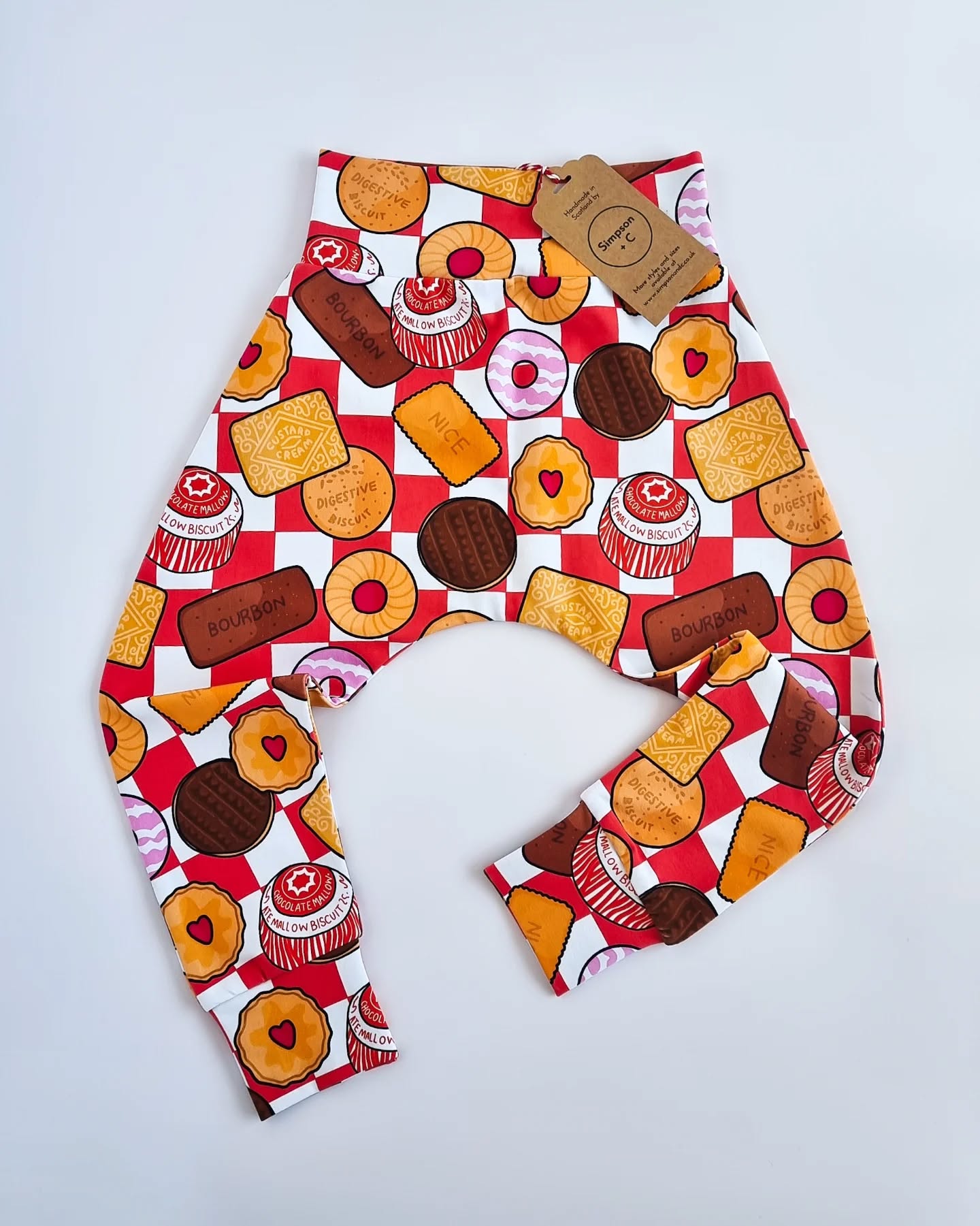I've already shared glimpses of my new 'Tea Time' collection, and you've all been loving it! But here's the big question - who wins the battle of tea time??
Cast your votes over in my stories. I'll share the results, and details about the launch of the Tea Time collection, tomorrow!!!
#handmadekidsclothes #biscuits #ukmakers #nomoreboringclothes