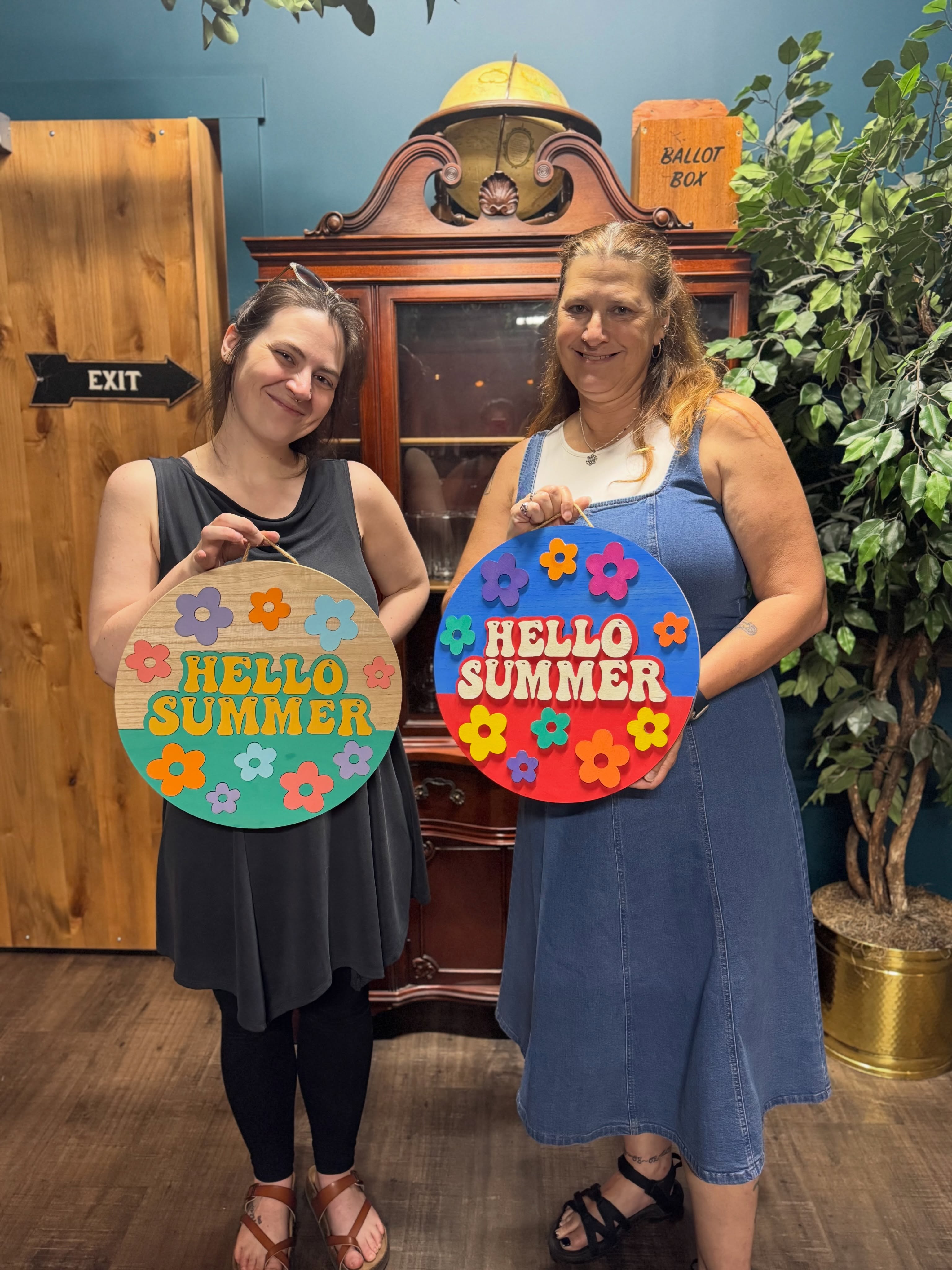 Hello Summer 🌸🍓🍦☀️🍉
And the weather finally matches our signs! 😎 🙌🏼
We’ll be back at Harvey’s 6/16 for Pressed Flower 🌺 & Paint 🎨 Resin Earrings! ✨ Tickets 🎟️ on RightMindSyracuse.com 🧡
🎨 3D & Porch Sign Workshop hosted by Jade
🍺 at Harvey’s Garden
#rightmindsyracuse #harveysgarden
.
.
.
.
#syracuse #craftworkshopsyr #syracuseevents
