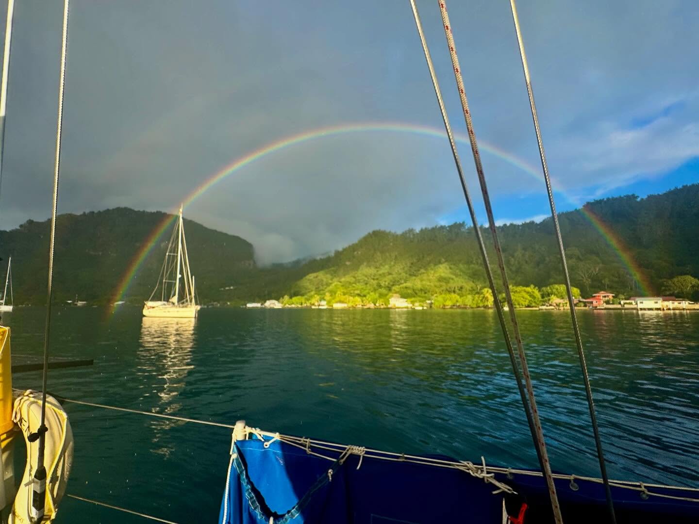 Time to depart the wonderful Gambier Islands 🙁
Our last morning in the Rikitea anchorage was greeted with this stunning rainbow 🌈
Saecwen will now head northwest to explore the Tuomoto archipelago of French Polynesia
