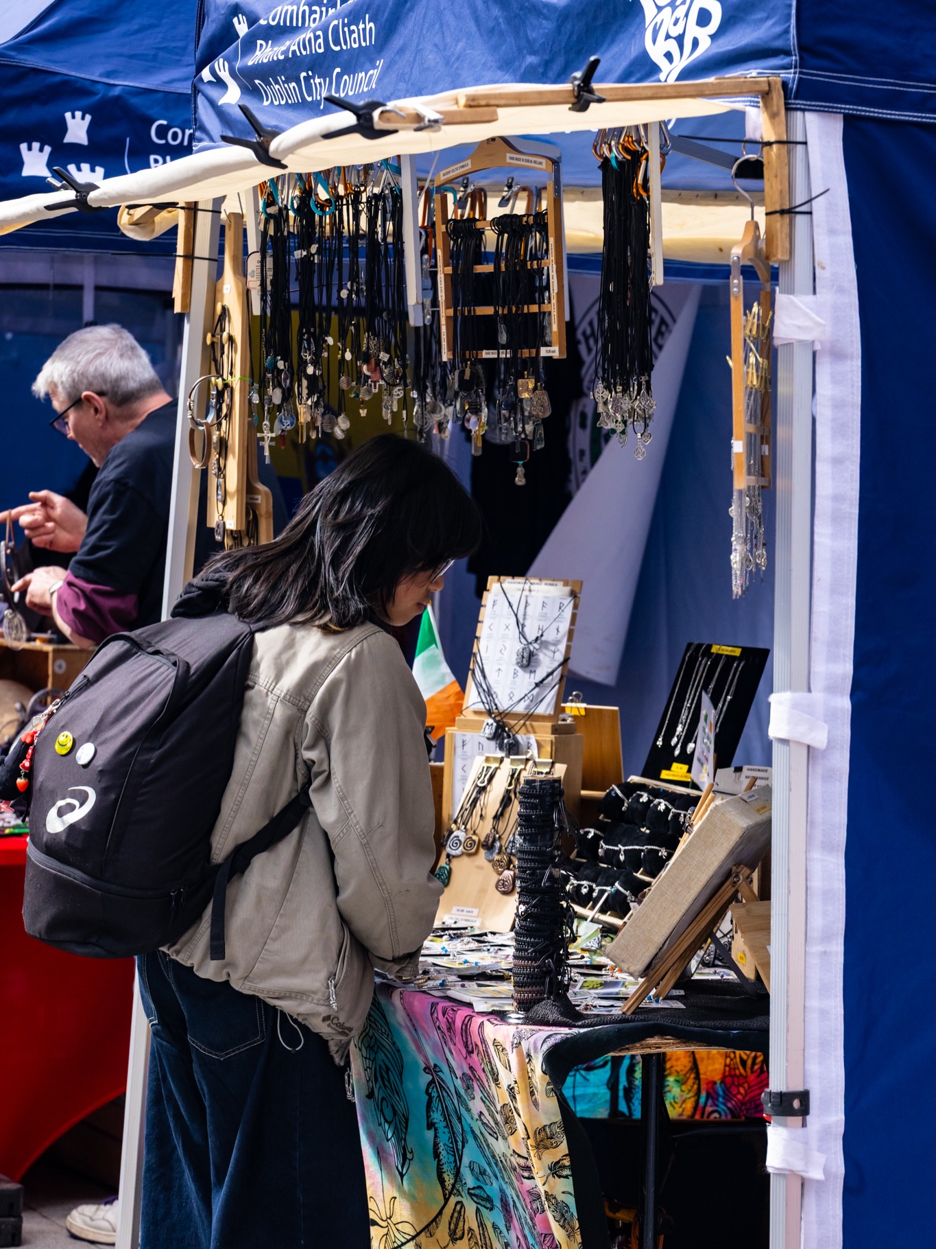 Summer days in Temple Bar ☀️💚
Markets buzzing, iced coffees flowing, music drifting through the streets and every corner full of life ✨
Did we mention the design & craft market is 5 days a week now 👀
#templebar #dublin #dublinmarkets #wearetemplebar