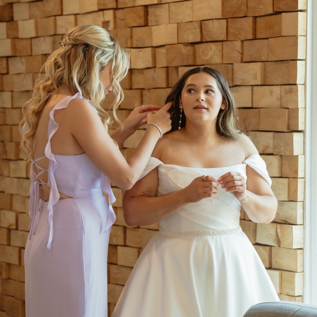 One of the weirdest parts of wedding planning is that eventually, there’s almost nothing left to do.
The vendors are booked, the timeline exists, the RSVPs are mostly finalized, and somehow that can feel more unsettling than being busy.
Because now there’s space to think about how fast it’s coming, whether it’ll feel the way you pictured it, seeing everyone you love in one room, the fact that this thing you’ve been planning for so long is suddenly becoming real.
A lot of couples think the wedding should feel “done” once the checklist is complete, but honestly, I think this is usually just the point where it stops feeling like a project, and starts feeling like one of the biggest days of your life.💜
Photography: @sarahfaithphoto