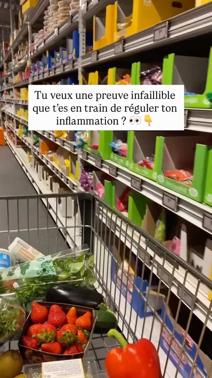 Ce réel part d’une anecdote 👇
À la caisse, le gars me regarde et me sort :
“Mais tu manges ultra sain toi !?”
La vérité c’est que le rayon biscuits / gâteaux ne me fait plus rien 😂
Je me sens tellement mieux comme ça
Mon énergie n’a jamais été aussi bonne, mes règles passent ni vu ni connu, j’ai retrouvé une belle masse capillaire, je suis plus performante qu’avant et ça fait un bien fou 🤝
Mais c’est pas un hasard 🙏
Dailleurs vous êtes nombreuses à me dire :
“ Je comprends pas, j’ai l’impression d’être une autre personne, j’étais pas comme ça avant.”
“J’ai jamais eu autant d’attrait pour le sucre.”
“Je suis tellement fatiguée que j’ai besoin de sucre tout le temps, sinon je tiens pas.”
Le message que je veux te partager, c’est que si tu te reconnais là-dedans, sache que ça n’a RIEN à voir avec ta volonté.
C’est ton inflammation, ta glycémie, ton sommeil, ton cortisol, tes carences…
Et quand tu régules ça, le sucre arrête de te contrôler 🫶
Spoiler : c’est exactement ce que je fais avec mes clientes dans ma méthode ✨Happy Hormones ✨
Si tu veux que je t’explique par où commencer pour retrouver ton énergie rapidement, commente “HORMONES” et je te retrouve en privé 🥰
——
📌 Abonne-toi pour plus de conseils HappyHormones @eugenie_happyhormones
-----------
✨ Je t’aide à rééquilibrer tes hormones pour apaiser tes symptômes (douleurs, acné, perte de cheveux, prise de poids, SOPK, endométriose…) et retrouver ton énergie & ta confiance en toi 🥰
sopk · endométriose · (péri)ménopause · hypothyroïdie · cycle féminin · équilibre hormonal · déséquilibre hormonal · santé féminine