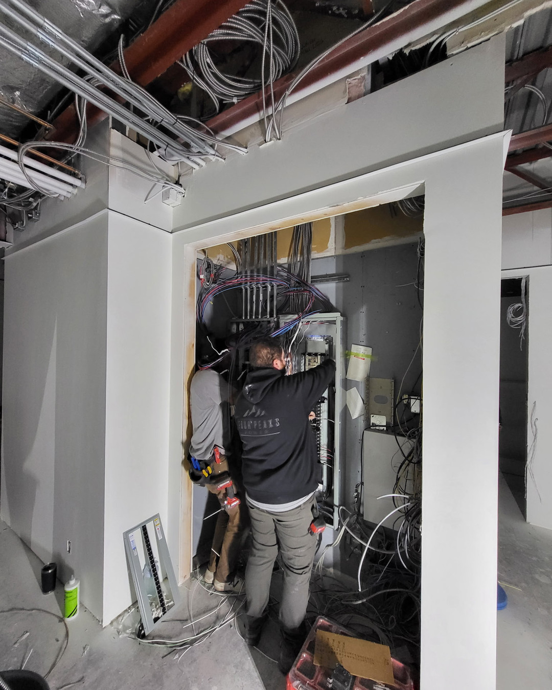 Swipe to see a full commercial wiring project from start to finish ⚡➡️
From the rough-in stage all the way to a fully dressed network rack and terminated panel, this is what it looks like when your electrical gets done by a crew that cares about the details.
If your business, warehouse, or commercial build needs wiring that's built to last, we're the team to call. 📲
📍 Victoria, BC
☎️ 1-250-277-3588
🔗 Link in bio
#FourPeaksPower #CommercialWiring #ElectricalContractor #VictoriaBC #Cat6 #StructuredCabling #ElectricianLife #SmallBusiness #CommercialConstruction #PanelWork #NetworkRack #BusinessOwner #BCBusiness #ElectricalWork #WiredForSuccess