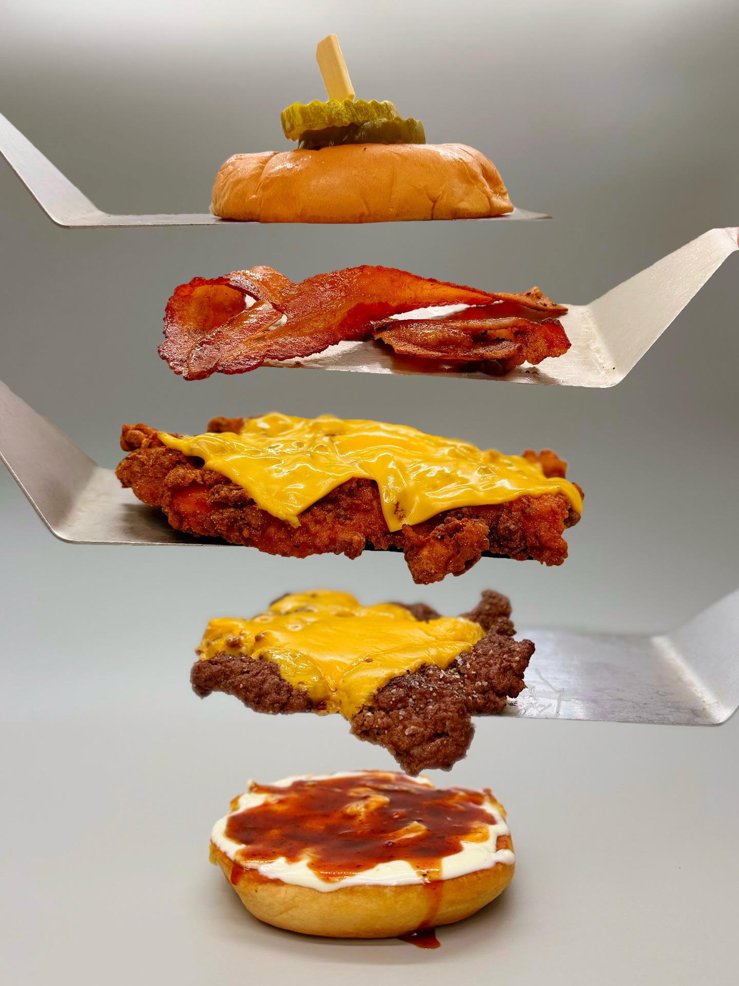 Attention all meat lovers!! Have you tried our Heart on the Line sandwich yet? ❤️🩹
Stacked with a juicy beef patty, crispy fried chicken breast filet, bacon, American cheese, & Southern Tail secret and rescue sauces — this is the kind of sandwich you commit to. 🍔🔥
#SouthernTailBrewing #BreweryFood #EatLocal #CraftBeerAndFood #ComfortFood