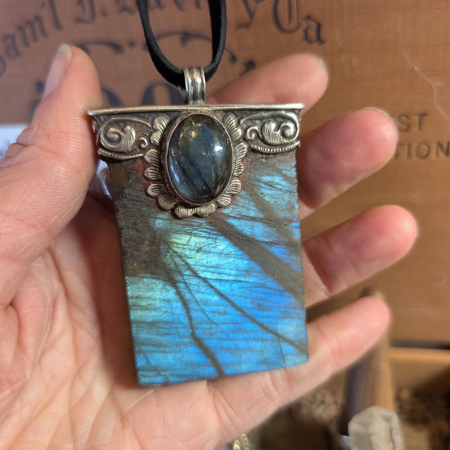 Rainy rainy day = big labradorite come out to play! 🩵
I just put out a few big Nepalese pendants - this one has a polished cabochon + a butterfly wing flash of rough labradorite. Come visit me at the Pop-Up shop Tuesday through Saturday 10am-6pm