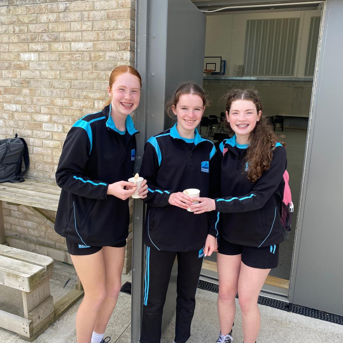 ☀️ Our Third Year students finished up their block study week today and what better way to wrap things up than with a well-deserved ice-cream 🍦
We wish them the absolute best as they begin their exams next week!