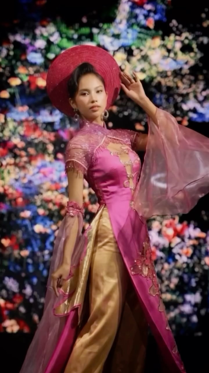 Magic πͺ is in the air when dream team work together
Queen πΈπ»
@missvietnamcalifornia
@serena_nguyen1
Beauty Team
@jesse.creed
@phiphiyvonne
@baybae.beauty
@chelobeautycollege
@bevvyhearts.lashes
Photographer
@motonagam
@horatiojung
@victorhong.studio
@phantomegg
Event
@aodaifestival
Our BFF
@got2busa
