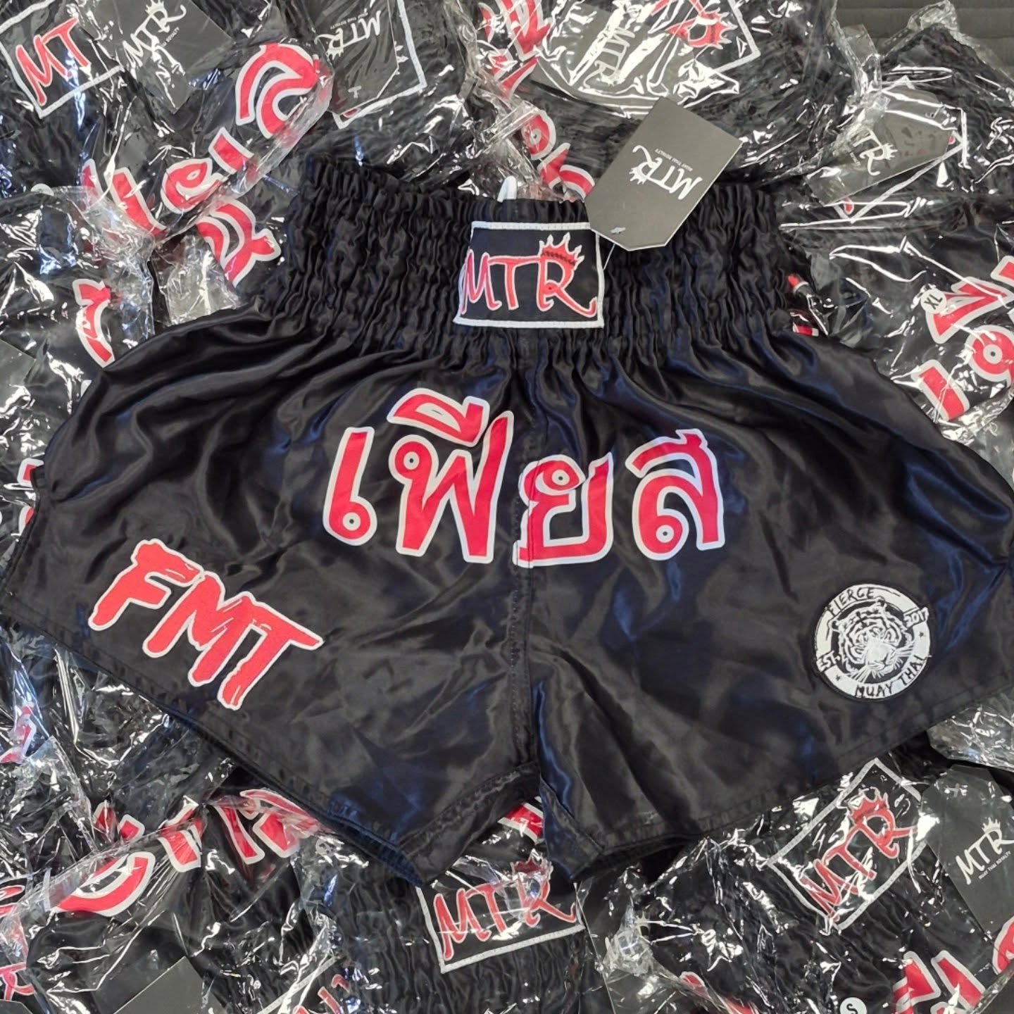 ❤️🖤New shorts IN STOCK🖤❤️ No thanks to Evri losing our entire order, so they had to be re-made🙄🤬
Price £35
Limited stock not pre-ordered:
XS, S, M, L and XL
Re-run of our very first design from 2017, in an all satin design with embroidered patches for FMT and logo on the legs only. FIERCE in Thai is printed on the material by sublimation so there is no bunching around the crotch.
They are exactly the same size as previous @muaythairoyalty who we can't thank enough, for hand delivering the second batch!🙏🏻
#muaythaishorts #muaythaigym #muaythaigear #FierceFamily