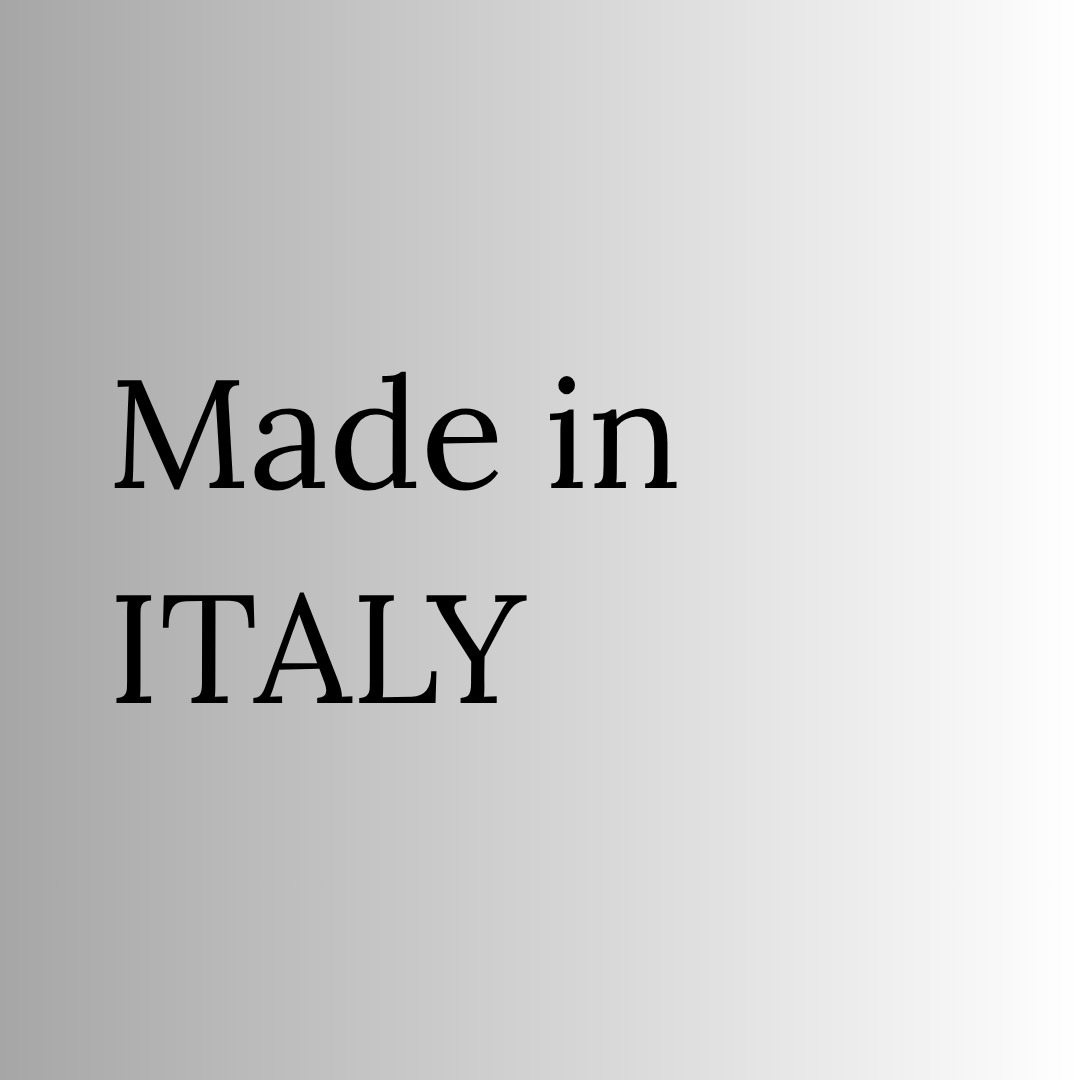 Dietro ogni singolo pezzo artigianale c’è un mondo fatto di passioni autentiche e saperi tramandati nel tempo.
Non parliamo di semplice produzione, ma di anima, pazienza e una dedizione straordinaria per ogni dettaglio. ✨
In un mondo che corre veloce verso l’usa e getta, l'artigianato Made in Italy è un atto di ribellione: è la scelta di distinguersi, non di uniformarsi.
È la bellezza dell'imperfezione che rende ogni pezzo unico al mondo. 🪵🏺💍