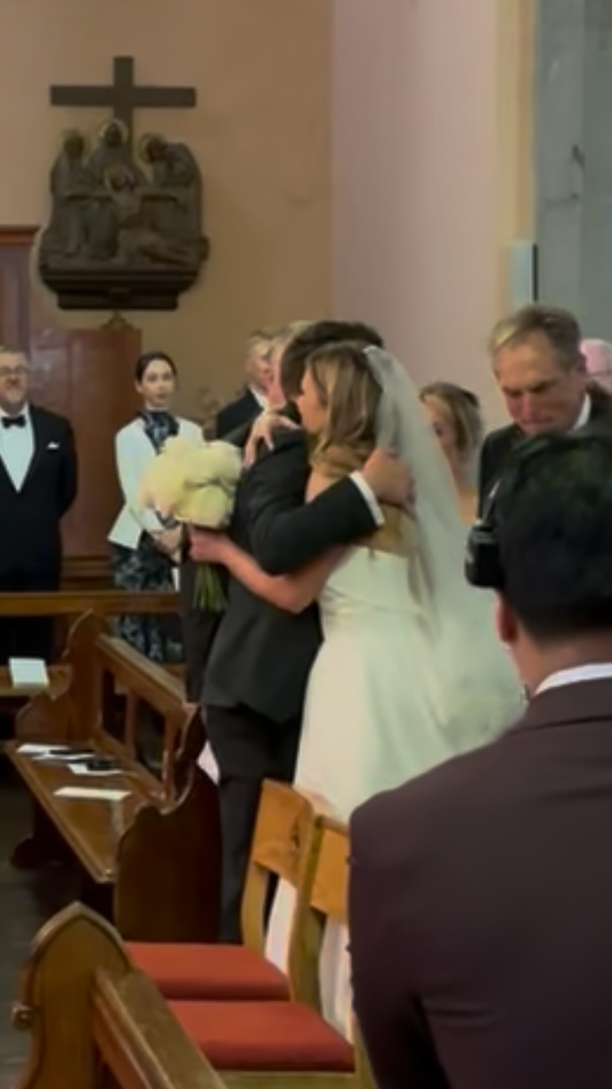 This was an emotional one! That gorgeous handover between the 2 men in Molly’s life…
Ronan was *almost* overcome with emotion during the beautiful bridal entrance, and who could blame him. This version of Wild Mountain Thyme with @podgekeysandsax on low whistle and @sligostringquartet on violin & cello was stunning.
Photo @yezphoto
Video @mdaproductions
Planner @aislinnannie
#irishwedding #irishweddingmusic #wildmountainthyme #gettingmarriedinireland #bridalentrance