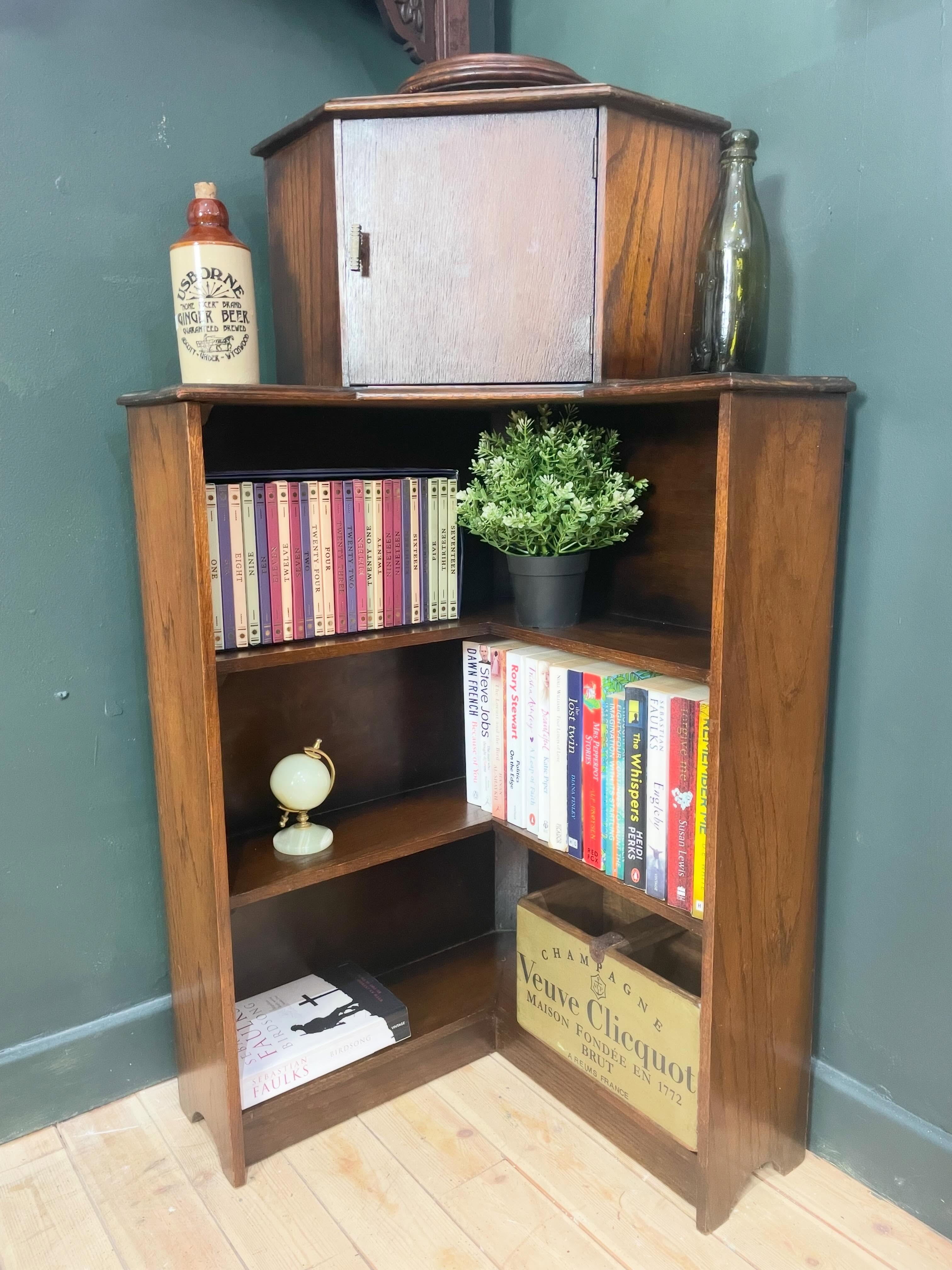 When you’ve only got a little corner but lots of books and stuff to fit in it…
This is the perfect piece to make the most of that small corner, unusual in design with shelving both ways and a small cabinet on the top. Made from oak it had a lovely patina with brass handle.
A bit tricky to measure but these are dimensions-
48x48cm along back wall, 68cm diagonally across front, H102cm £120
Happy Friday folks!
#cornerunit #bookcase #oakshelves #antiquefurniture