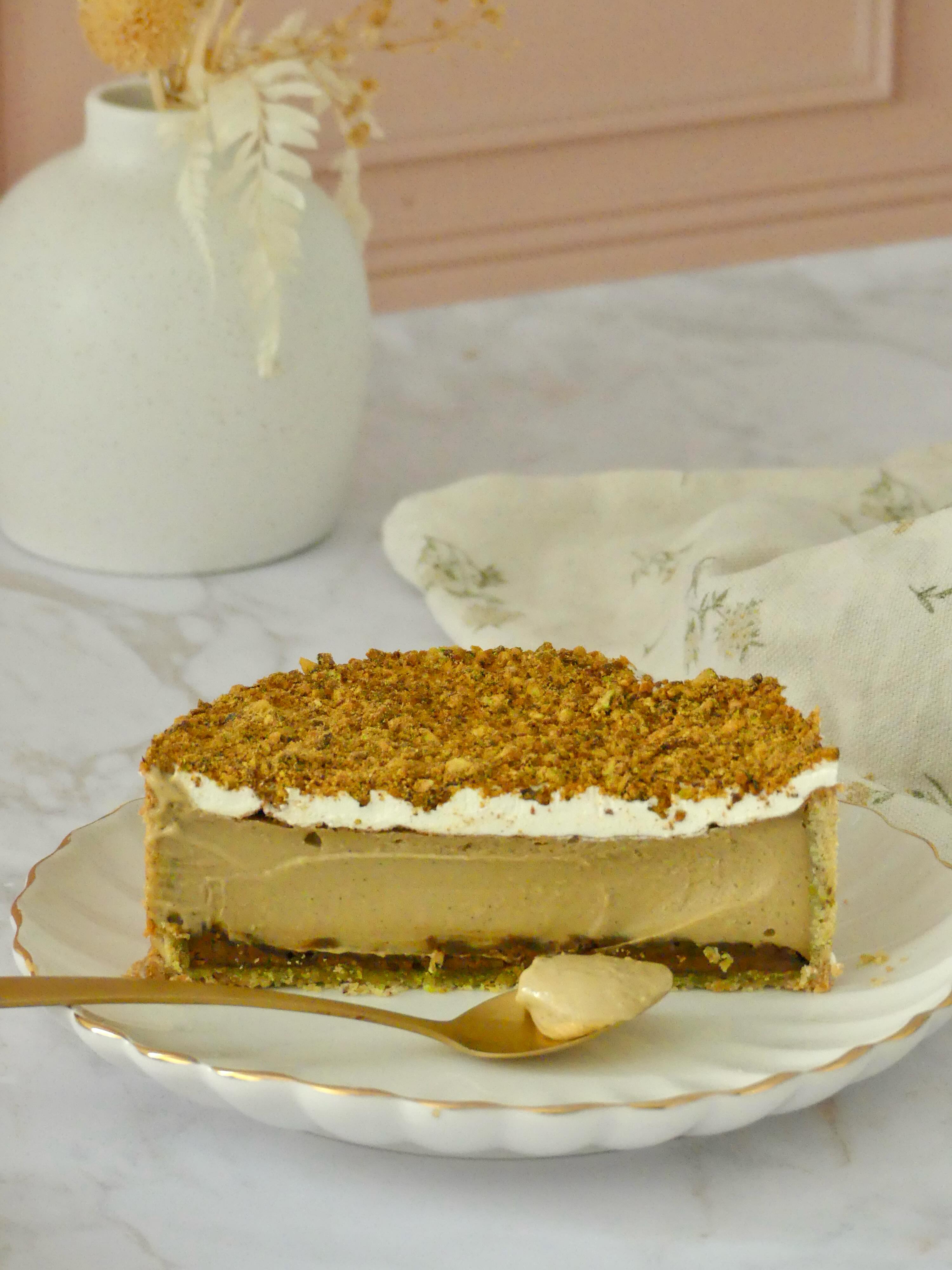 Aujourd’hui je vous présente mon délicieux flan à la pistache 💚 Après celui à la cacahuète grué de cacao j’ai voulu tester une recette un peu plus adaptée à la chaleur de cette fin de mois mais tout en restant hyper gourmand et frais 🤗 Donc voici mon flan pistache bien crémeux comme je les préfère ✨
Il est composée :
- Pâte sucrée pistache
- praliné 100% pistache
- Appareil à flan pistache hyper crémeux 🌱
- chantilly légèrement vanillé @vanille_gourmet
- Pistaches croustillantes
La recette arrive très bientôt ✨ toujours illustrée par mes soins.
Une idée pour un prochain flan ? ☀️
Avec les superbes fonds photo de @fondphoto.pastryandtravel
#pastry #pâtisserie #pistache #flan #gourmandise