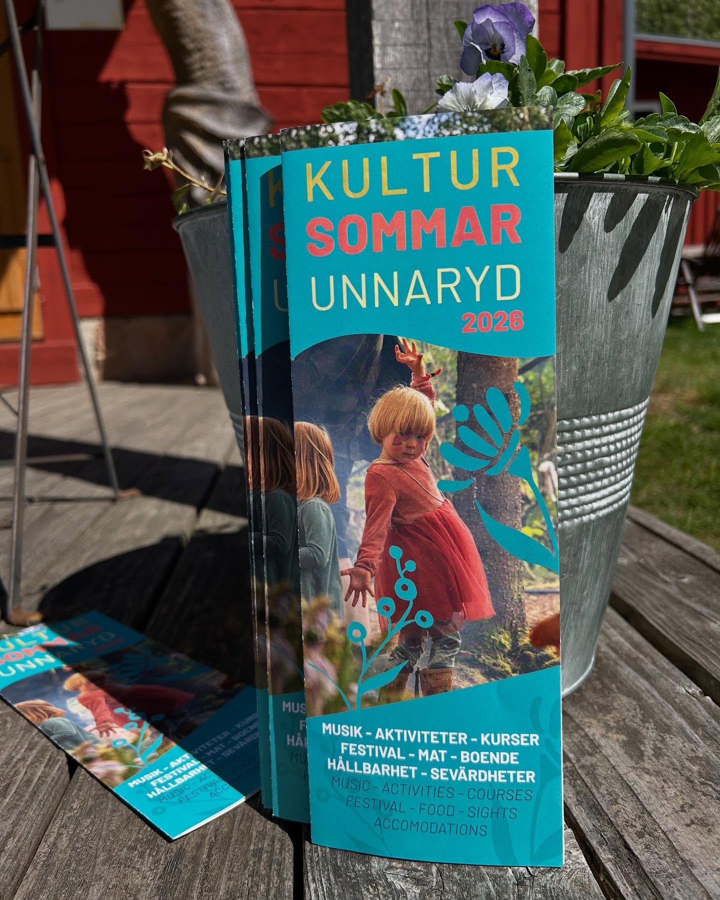 Nu har foldern kommit med Kulturbygden Unnaryds sommarprogram. Ta ett ex och håll koll på alla fantastiska event i byn i sommar!