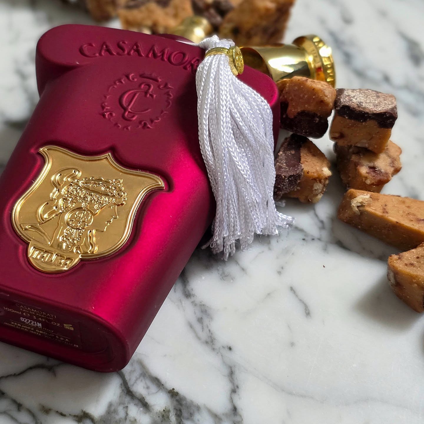 At first sniff, I hesitated. Now I crave Italica like this artisan toffee.
.
.
.
.
.
.
Top notes are Almond, Milk and Saffron; middle notes are Toffee and Bourbon Vanilla; base notes are Sandalwood and White Musk.
.
.
.
.
.
.
#xerjoff #nicheperfume #smellgood