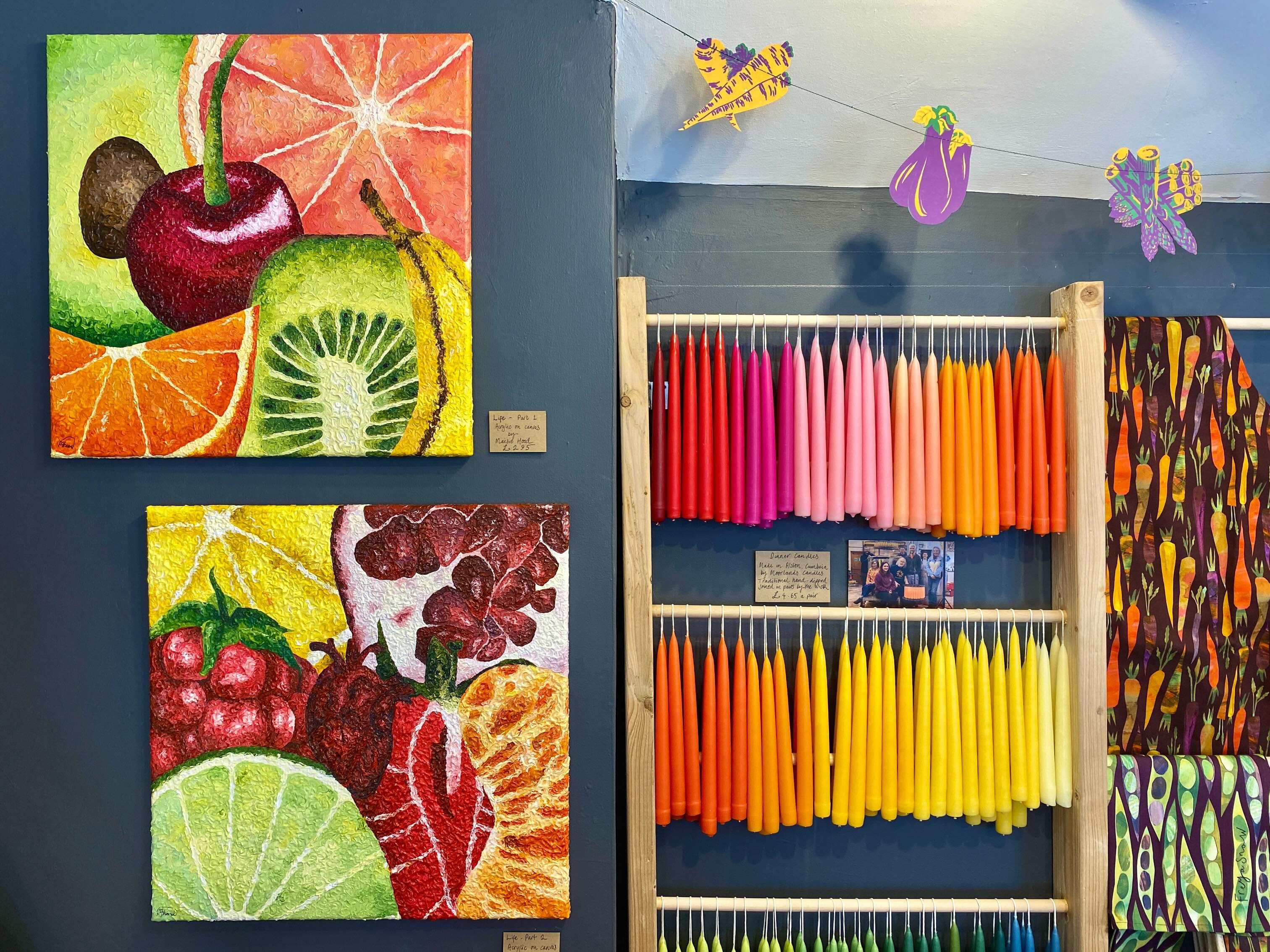 Zesty new paintings by local artist Maisie Hood @maisies.a.r.t
Swipe for close-ups of the delicious texture! 🍓🍊🍒
Complimented here by our bestselling dinner candles by Moorlands Candles, freshly restocked kitchen textiles by @freyasnowstudio and a lovely veggie garland by @eastendpress
Open Tues-Sat 10am-4pm
Swift Art & Design
18 High Street
Winchcombe
GL54 5LJ
#supportindependent
#swiftartanddesign
#winchcombeshopping
#visitwinchcombe
