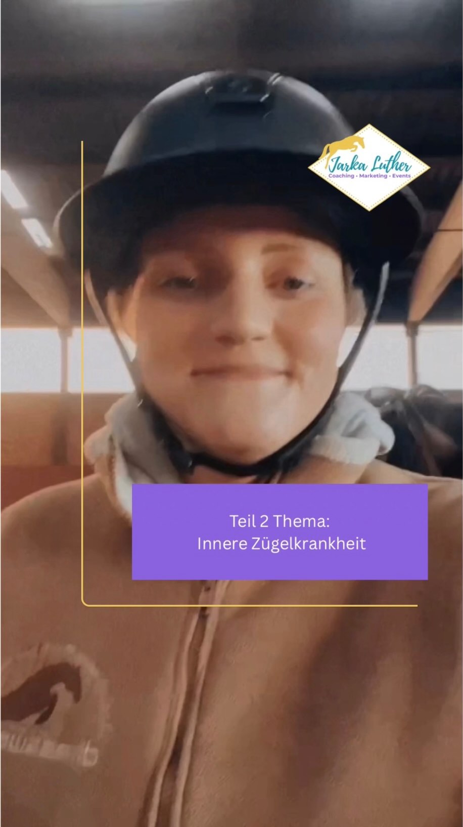 Teil 2 „Die innere Zügelkrankheit“✨
Hinweis: Bei der „Banane“ reitet man Stellung und Biegung gleichzeitig ;) Für mich gehört Stellung und Biegung zusammen, wenn man auf einem Zirkel oder eine Volte reitet. Wenn der Pferdekopf dauerhaft nach innen gezogen ist und der Pferdekörper immer nach außen ausbricht und eher ein Ei als ein Zirkel entsteht, ist das weder eine korrekte Stellung noch Biegung. Zu einer korrekten Stellung gehört auch immer der begrenzende äußere Schenkel und die Verbindung zum äußeren Zügel!
#jarkaluther