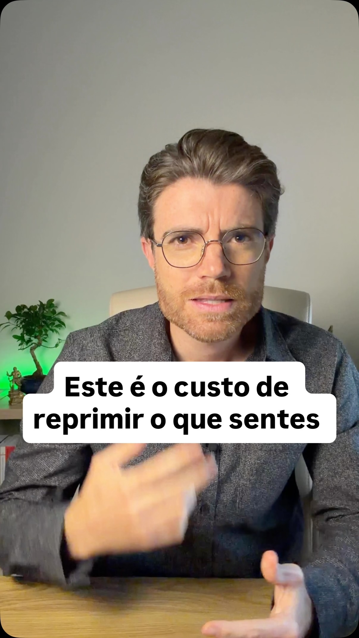 Este é o custo de aprender que certas emoções não são bem-vindas.
Se ainda te é difícil expressar o que sentes e gostarias de te sentir mais liberdade para isso, talvez este tema mereça especial atenção. 🍃
Consultas online e presenciais (+ info. link da bio)
orlandoantunespsicologo.pt