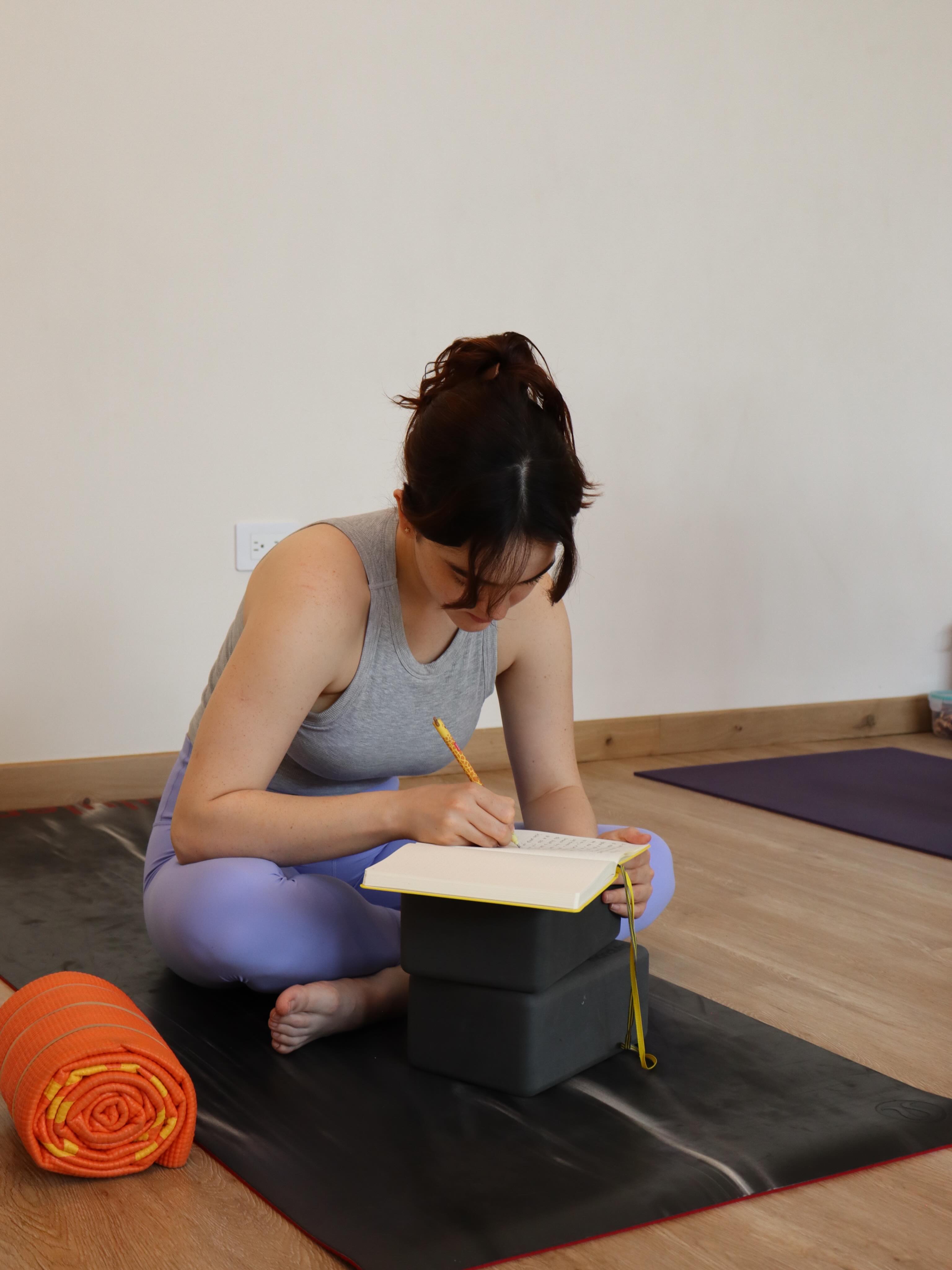 Cada práctica nos abre nuevos horizontes. Nos ayuda a redescubrirnos, a entendernos mejor y a conectar con nuestro espíritu. “Journaling” es parte esencial de nuestro Teacher Training porque nos ayuda a aterrizar todo lo vivido dentro del tapete y conectarlo con la práctica fuera de él.✨✨🩵