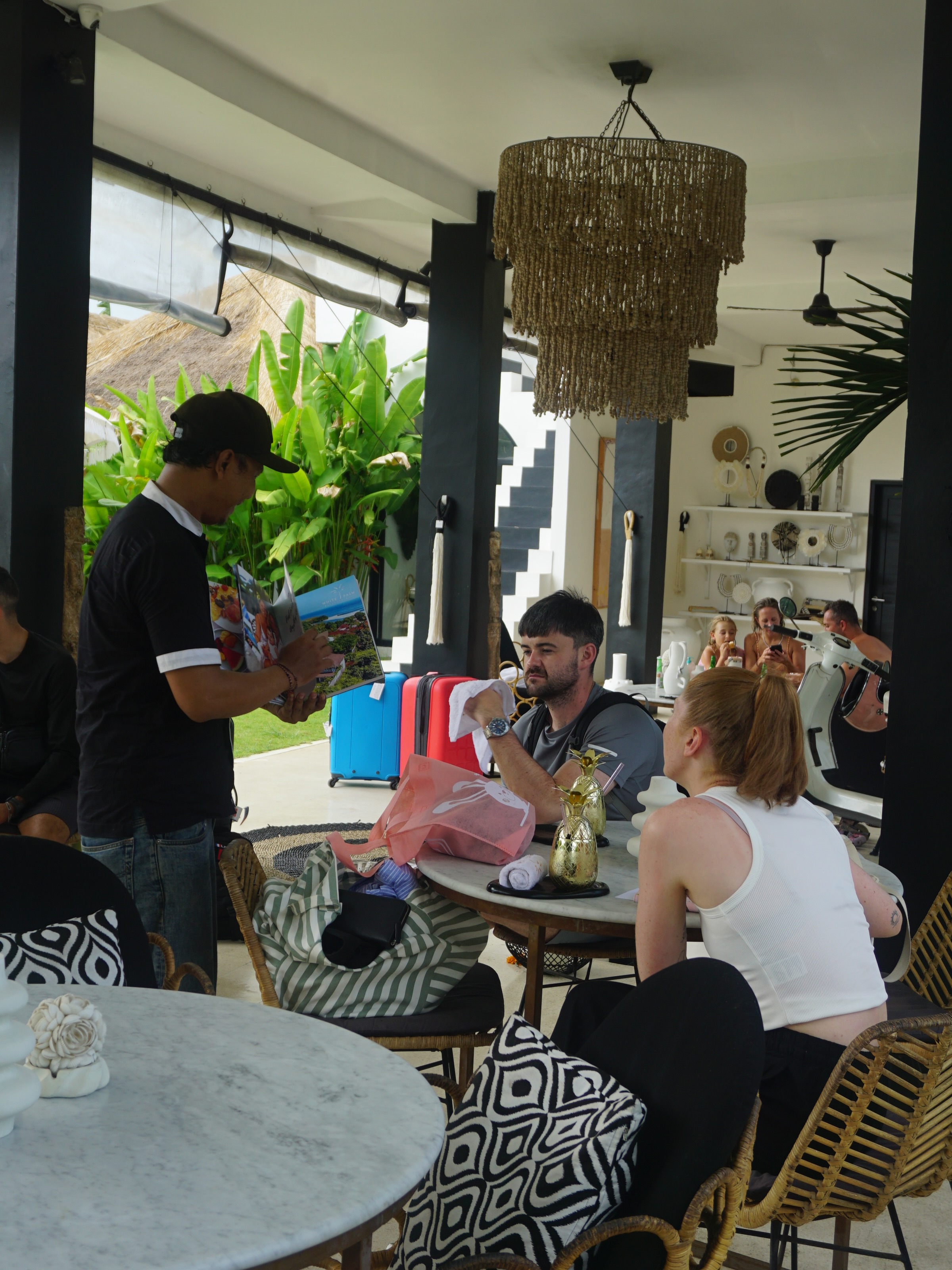This is how we greeting our guests, Rama and Petra will show you our guide book, a good near destination, our recommended places, etc
#whitepalmhotelbali #uluwatu #boutiquehotel