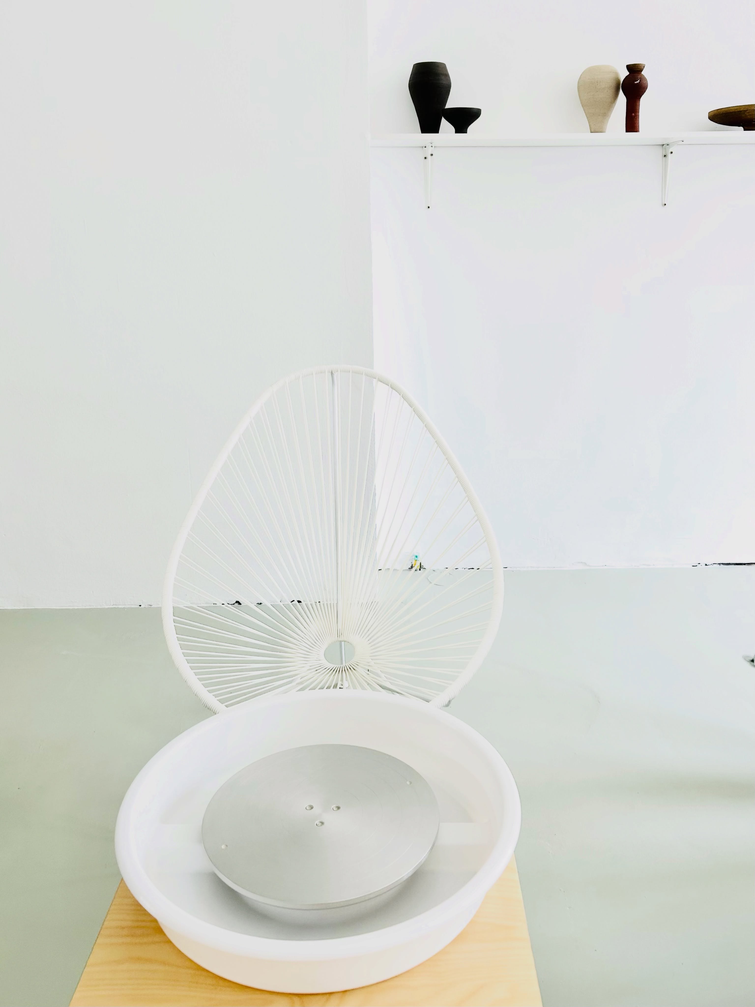 C L • U B
Hast du Lust, deine eigenen Designs zu kreieren?
Im CL·AY Club kannst du an deinen Projekten feilen, gestalten und weiterdenken – in einer kleinen, inspirierenden Gemeinschaft.
Miete dir deinen Platz an der Töpferscheibe: Co-Working im Atelier, mit Raum für Ruhe, Konzentration und neue Ideen.
Ein eigener Arbeitsplatz, flexibles Arbeiten und Zeit für dich –
allein oder im kreativen Miteinander.
Der CL·AY Club ist dein Ort zum Abschalten, Gestalten und Wachsen.
Interesse?
Schreib an: info@cl-ay.de
Mehr zu Workshops & Angeboten: cl-ay.de
·
C L • U B
Would you like to create your own designs?
At the CL·AY Club, you can refine, shape, and develop your own projects—within a small, inspiring community.
Rent your spot at the pottery wheel: co-working in the studio, with space for calm, focus, and new ideas.
A dedicated workspace, flexible studio time, and room for yourself—
whether working quietly alone or alongside others.
The CL·AY Club is your place to unwind, create, and grow.
Interested?
Write to: info@cl-ay.de
More about workshops & offerings: cl-ay.de
#Club
#coworking
#drehscheibe