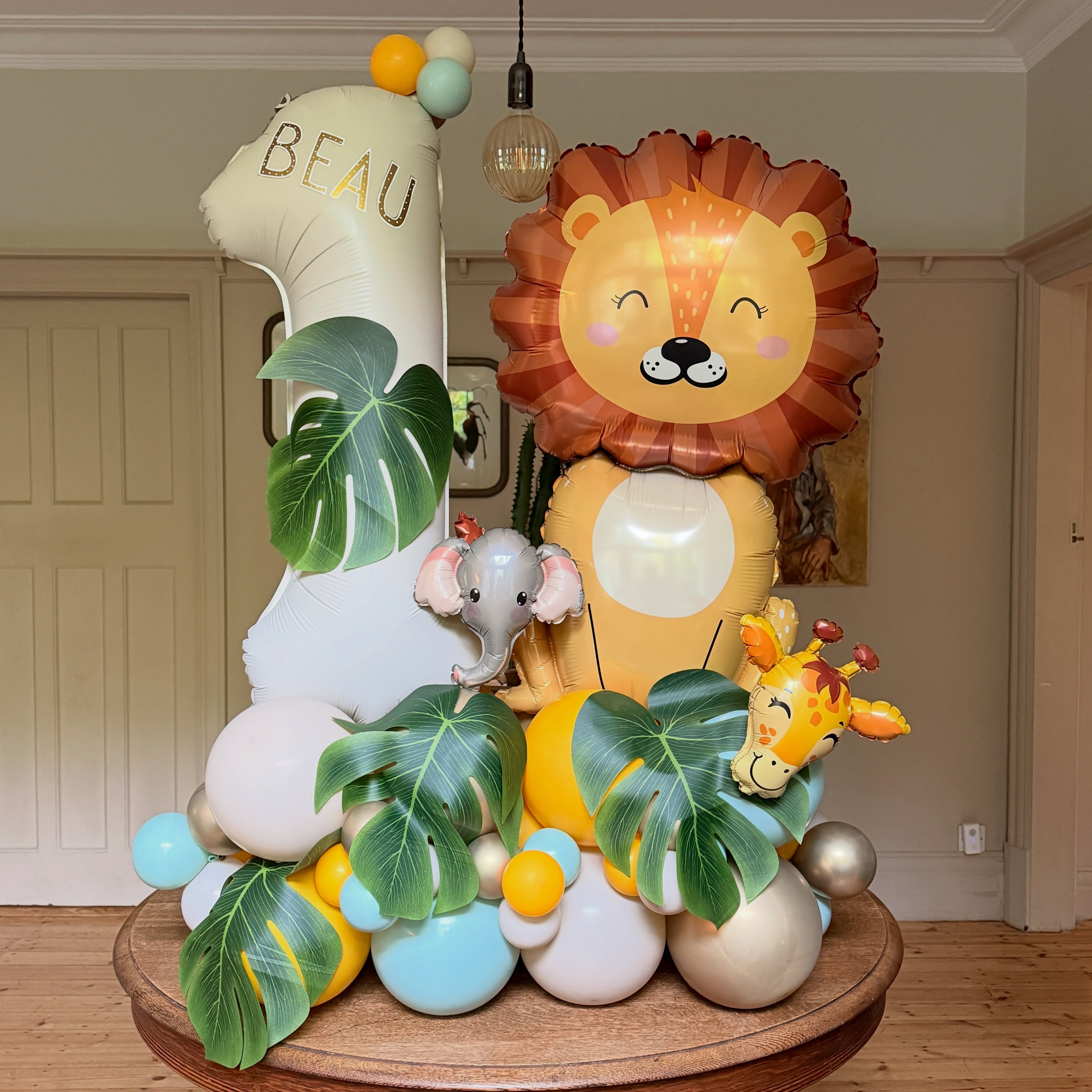 Wild One Birthday Balloon Stack 🦁🐘🦒
#wildoneballoons #wildone #birthdayballoons #harrogateballoons