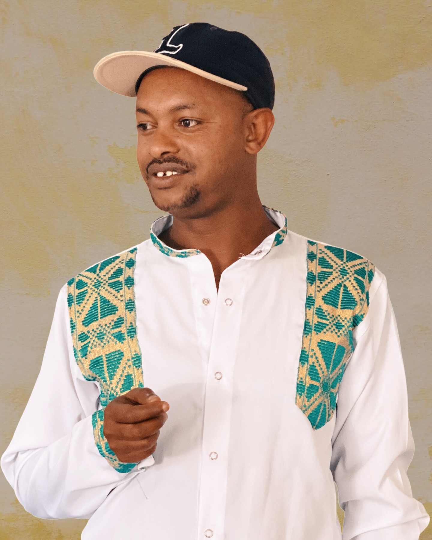 It is with deep sorrow that we share the passing of Henok Alemu, TruLuv’s very first employee, and one of the most cherished members of our family.
Ten years ago, he stood with us at our very first bazaar. He believed in what we were building before anyone knew our name. From that day forward, he never stopped showing up with energy, with heart, and with a loyalty that never wavered through every season of this company’s story.
TruLuv would not be TruLuv without him. He didn’t just work here, he helped build our business into what it is, and he leaves his mark on everything we are.
To his beloved wife and two precious and young children: we grieve with you, and we honor him. May you feel the love of everyone whose life he touched.
Whether he was rushing to pick up ingredients, making urgent deliveries to customers in what should’ve been his time off, or opening doors for new team members from within his own network, Henok gave everything to this business. To everyone who has ever chosen TruLuv, you know this company because Henok helped build it.
Rest well, Henok. We carry you with us. 🤍
🕊️ የሄኖክ ዓለሙ መታሰቢያ🕊️
በጥልቅ ሐዘን የተወዳጁን ሄኖክ ዓለሙን ሕልፈት እናሳውቃለን። ሄኖክ የTruLuv የመጀመሪያው ሰራተኛ ብቻ ሳይሆን፣ በቤተሰባችን ውስጥ እጅግ የተወደደ እና የተከበረ አባል ነበር።
ከአስር ዓመታት በፊት፣ ህልማችን ገና ጅምር በነበረበት በዚያ መጀመሪያ ባዛራችን ዕለት፣ ሄኖክ ከጎናችን ቆሞ ነበር። ዓለም ገና ያላየውን ራዕይ አስቀድሞ የማየት እና የማመን ያንን ብርቅዬ ታማኝነት የታደለ ሰው ነበር። ከዚያች ዕለት ጀምሮ፣ በማይናወጥ ታማኝነቱ፣ በሙሉ ልቡ እና በማይደክም ጉልበቱ የኩባንያችን ታሪክ መገለጫ ሆነ።
TruLuv ያለ ሄኖክ TruLuv ሊሆን አይችልም ነበር። እርሱ ይህንን ተቋም ዛሬ ወዳለበት ደረጃ ለማድረስ ማንነቱን አፍስሶ የገነባ እውነተኛ የጥንካሬ ማማ ነበር። የማይደበዝዘው ደማቅ አሻራው ዛሬ ድርጅታችን በደረሰበት ነገር ሁሉ ላይ ተቀርጾ ይገኛል።
ለውድ ባለቤቱ እና ለሁለቱ የተወደዱ ትንንሽ ልጆቹ ፡ በደረሰው ድንገተኛ ሃዘን ከልባችን እናዝናለን፤ እርሱንም በክብር እናስታውሳለን፤ ሕይወታቸውን የነካቸው ሰዎች ሁሉ ፍቅር ከእናንተ ጋር እንዳለ እንዲሰማችሁ እንመኛለን።
እቃዎችን ለመውሰድ በፍጥነት ሲሮጥ፣ የእረፍት ጊዜው መሆን የነበረበትን ጊዜ እንኳን ትቶ ለደንበኞች አስቸኳይ ዴሊቨሪ ሲያደርስ፣ ወይም ከራሱ የግንኙነት መረብ ውስጥ ለአዳዲስ የቡድን አባላት መንገድ ሲከፍትላቸው፣ ሄኖክ ለ ትሩላቭ ሁሉንም ነገር ሰጥቷል። TruLuvን መርጠው የሚያውቁ ሁሉ፣ ይህን ድርጅት የሚያውቁት ሄኖክ በመገንባቱን ነው።
በዘላቂ ሰላም እረፍ ሄኖክ!
ብርሃንህን ሁልጊዜም በልባችን ውስጥ ይዘን እንጓዛለን።🕊️