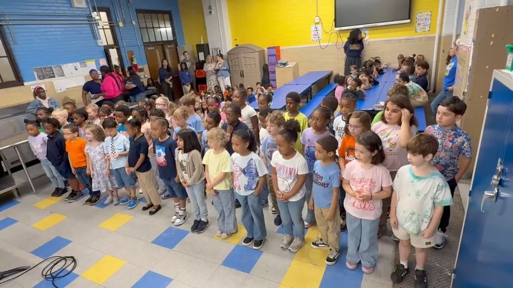 Stanton is alive with the sound of music! With eight (!!) concerts happening now, Stanton’s singers and musicians (and Mrs. Nardone!) are super busy sharing their talents.
🎶 Today was the Spring show for Kindergarten, First, and Second grades. 🎶