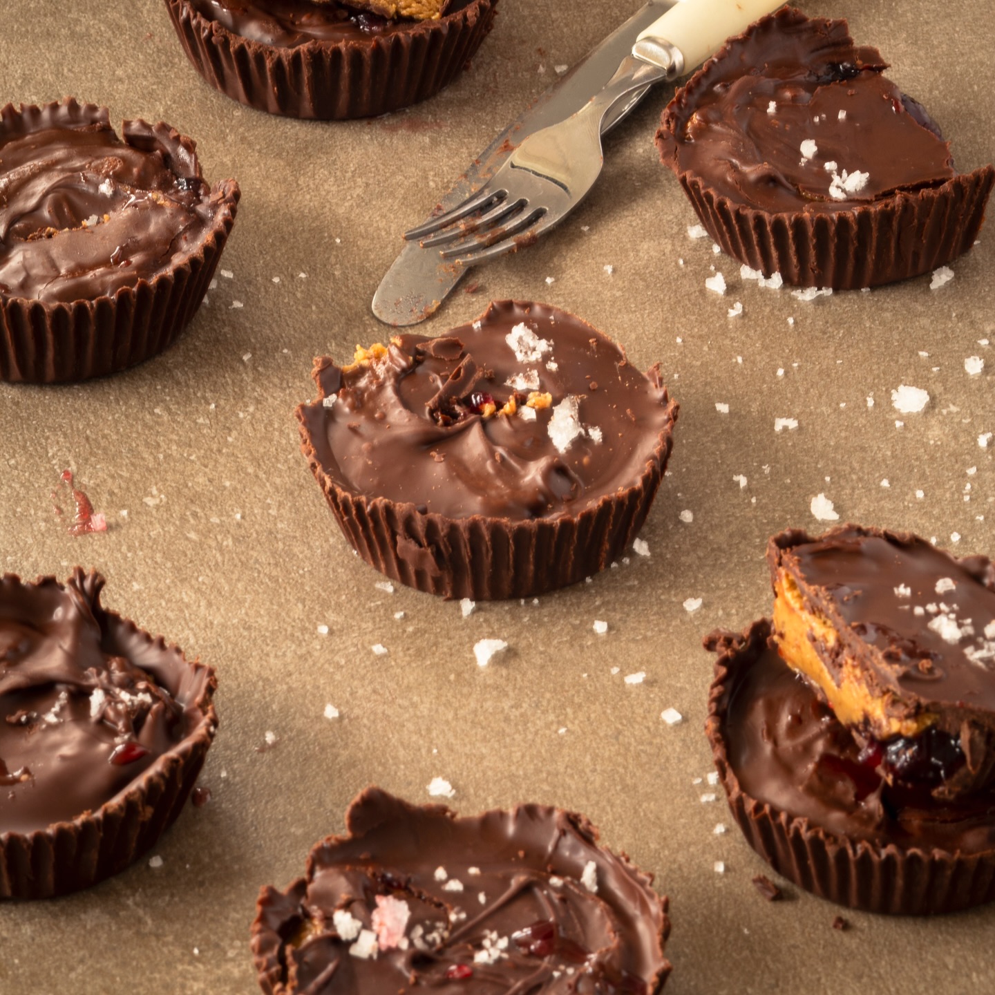 One of my most popular recipes from recent times, Dark Chocolate Sunflower Seed Butter Cups, is finally up on my blog, with plenty of additional ideas, tips, and tricks.🥧 Comment “recipe” and it will land in your DM immediately! 💌 Enjoy making this beautiful, healthy plant-based treat, and if you have any questions, I’m always happy to help.💛 #darkchocolate #plantbasedsweets #sunflowerseeds #nutbutter #seedbutter https://helenalaura.com/sunflower-seed-butter-cups/