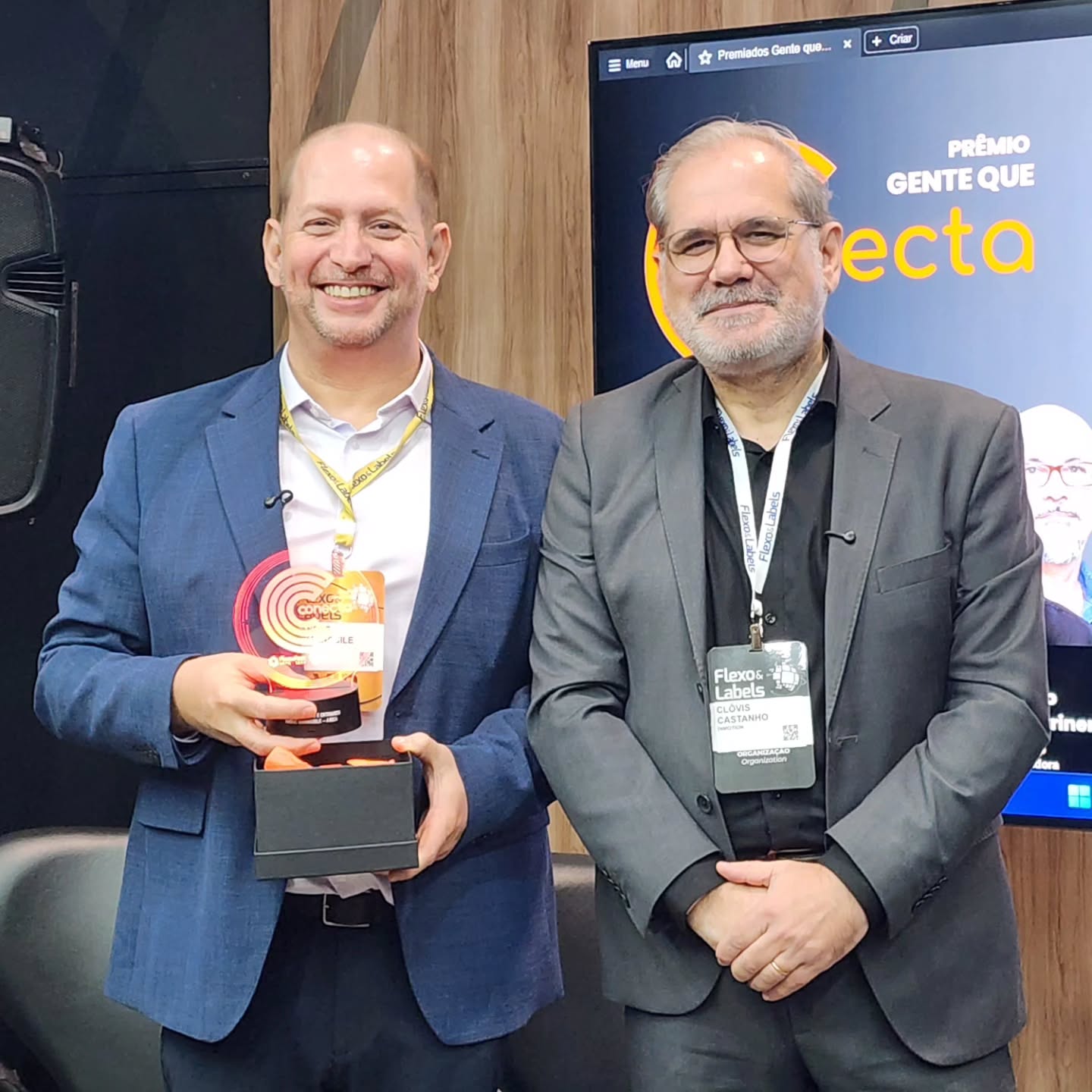 Nosso diretor Andre Giannobile homenageado no Prêmio Gente que Conecta, que aconteceu no último dia da Flexo & Labels Expo 2026.
Além de diretor da Abiea, André também é membro da Diretoria Executiva da Abigraf e do Sindigraf-SP.
Um merecido reconhecimento pelo trabalho de integração entre mercado e entidades do setor.
#Abiea #GentequeConecta #flexoelabels